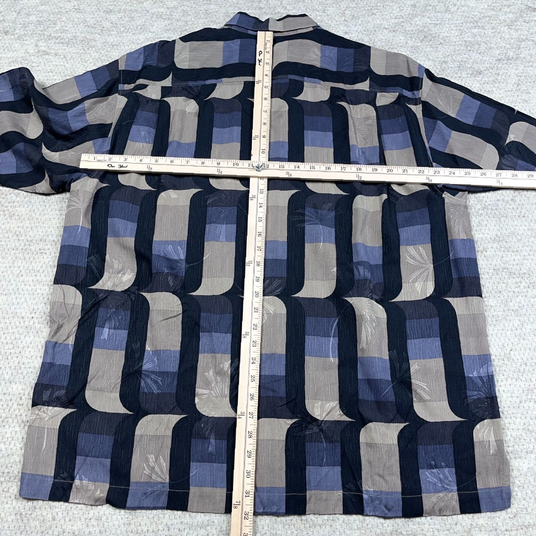 Tommy Bahama Tommy Bahama Shirt Men XL Blue Tan Silk Hawaiian Button Up Camp Beach Geometric Size US XL / EU 56 / 4 - 7 Thumbnail