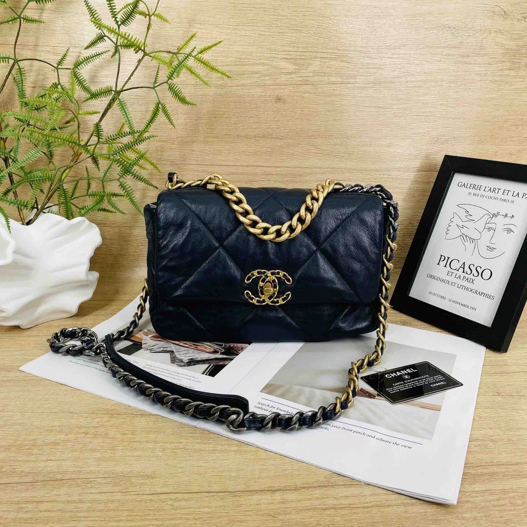 Chanel Pre-loved Bag Very good condition Size ONE SIZE - 1 Thumbnail