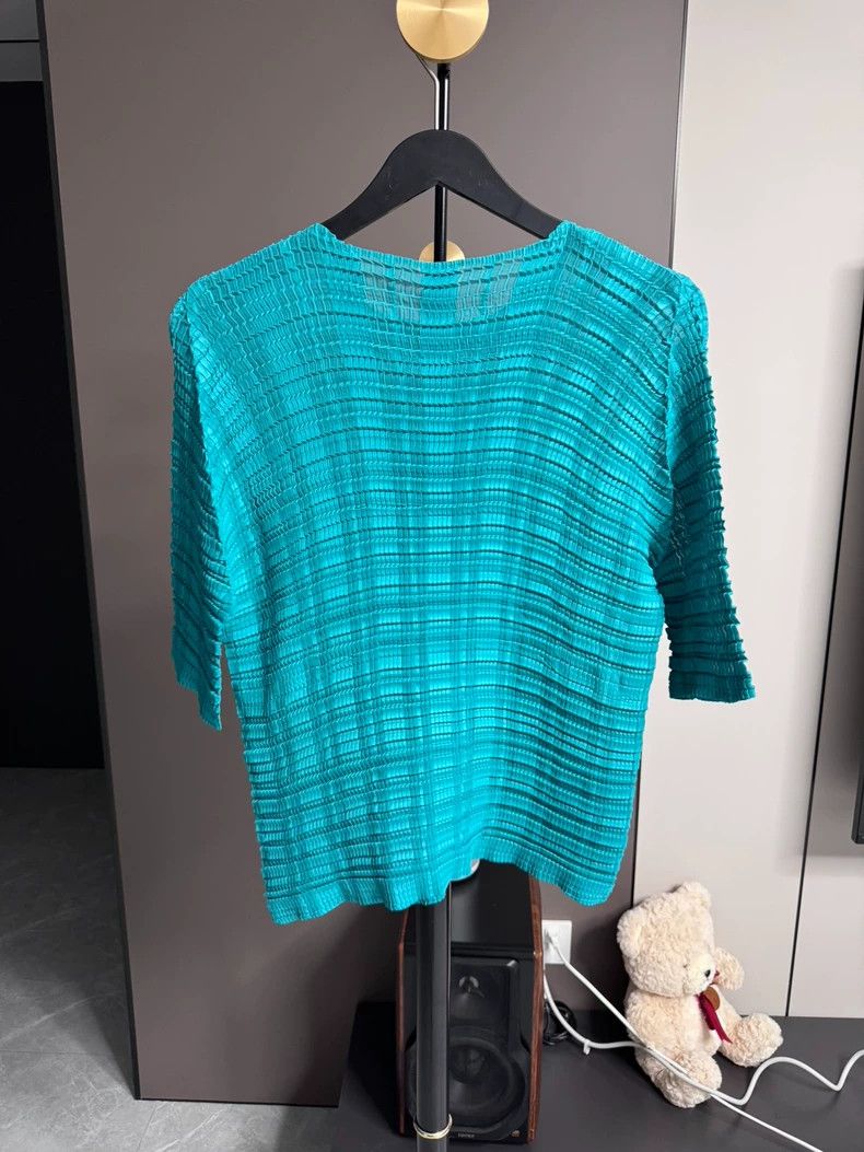 Issey Miyake Issey Miyake size:2 Blue round-neck checkered T-shirt Size S / US 4 / IT 40 - 2 Thumbnail