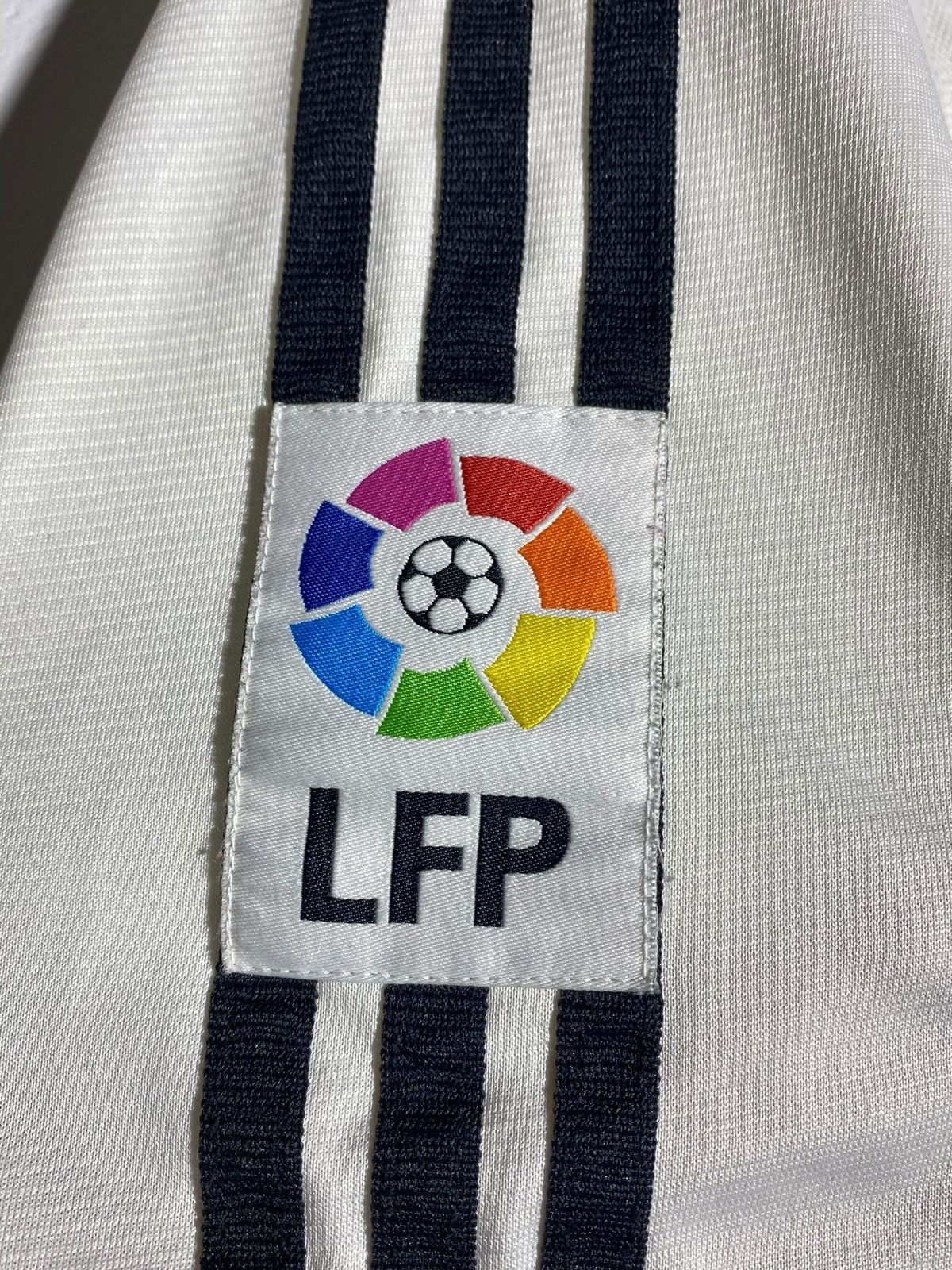 Vintage Vintage Adidas Real Madrid 2003/04 Home Soccer Jersey Size US L / EU 52-54 / 3 - 7 Thumbnail