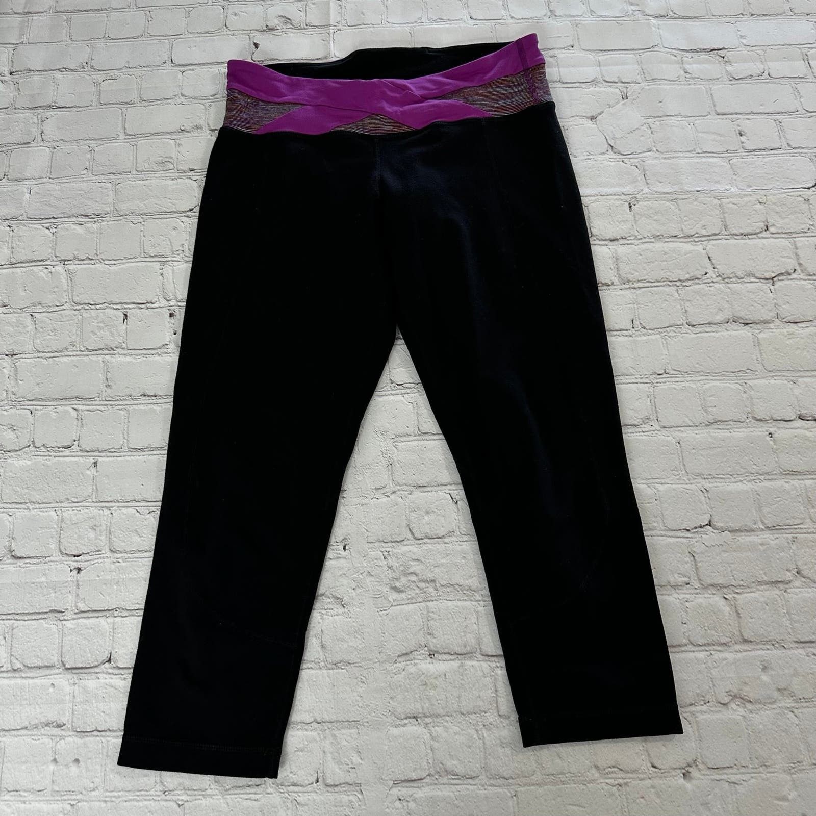 Lululemon Capri Lululemon leggings size 4 Size 27" / US 4 / IT 40 - 1 Thumbnail