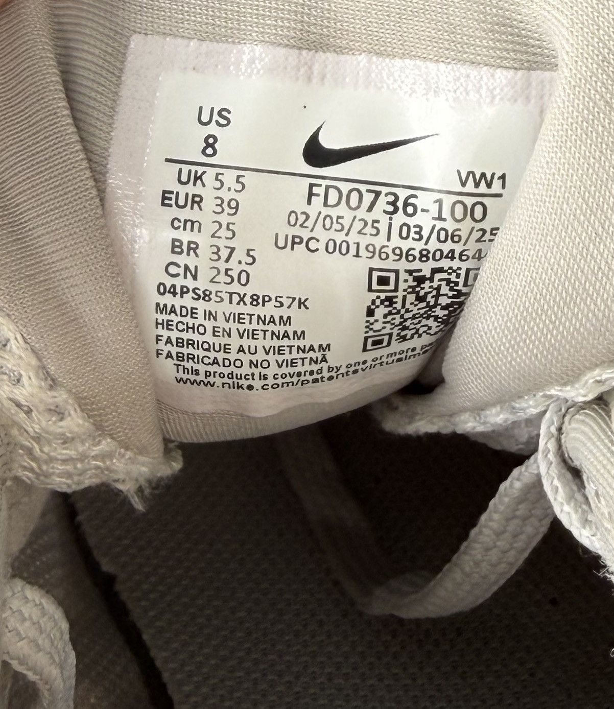 Nike Nike V2K Run Summit White Metallic Silver 8 Running Sneakers Size US 8 / IT 38 - 8 Thumbnail