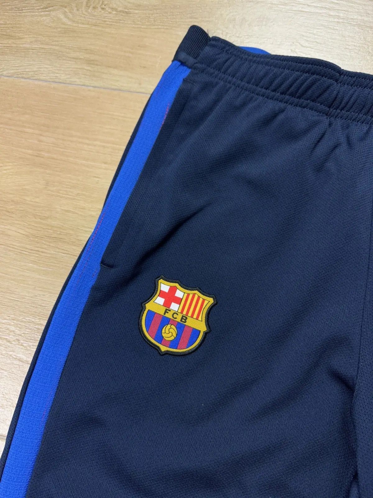 Nike Nike F.C Barcelona Soccer Joggers Size US 31 - 5 Thumbnail