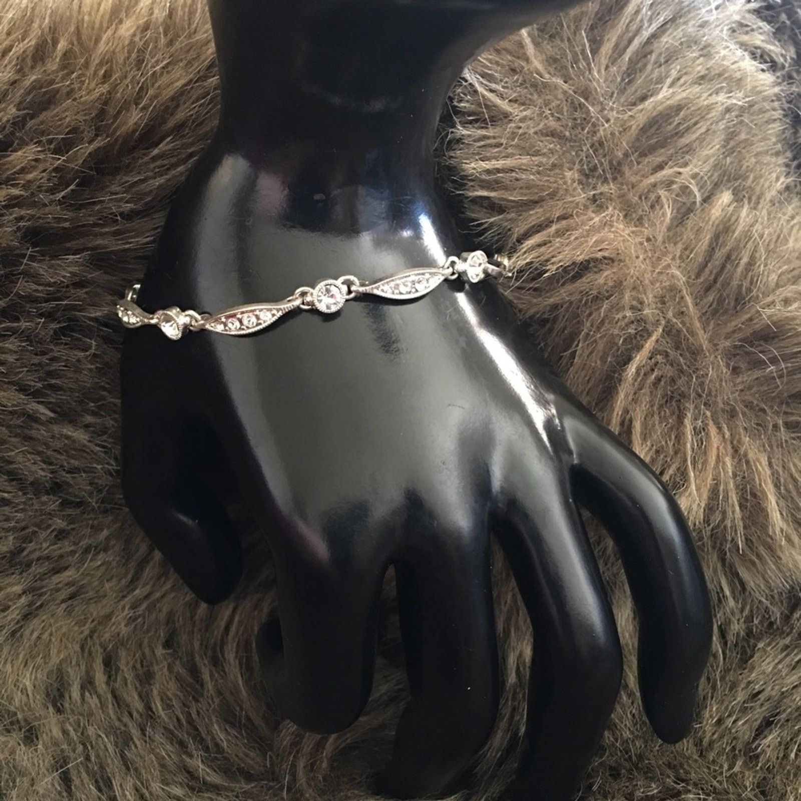Jewelry Silver tone clear rhinestone bracelet 7.5” Size ONE SIZE - 4 Thumbnail