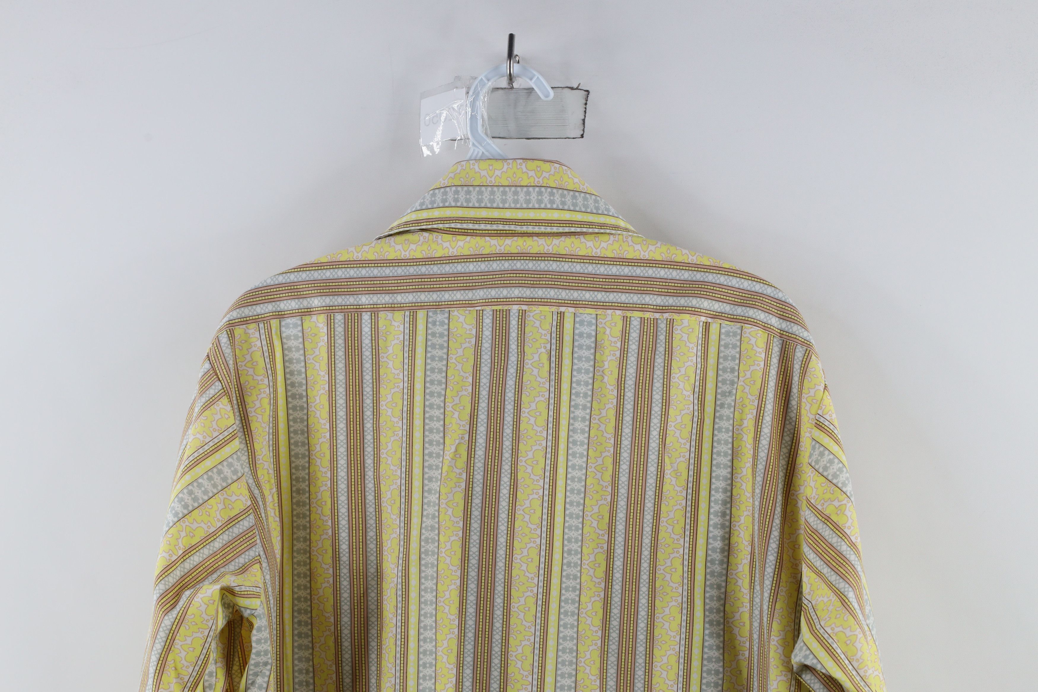 Vintage Vintage 70s Streetwear Geometric Collared Button Shirt Size US L / EU 52-54 / 3 - 8 Thumbnail