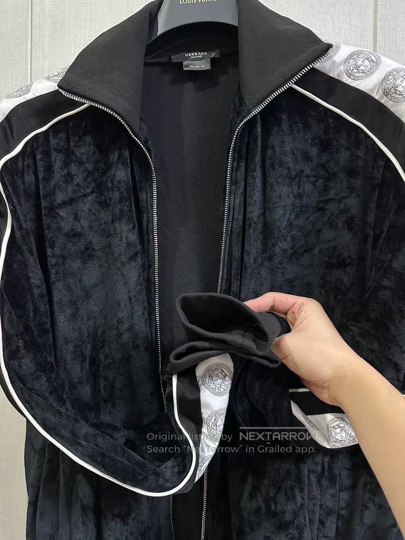 Versace Versace Velvet skewer Medusa avatar coat Size US S / EU 44-46 / 1 - 8 Thumbnail