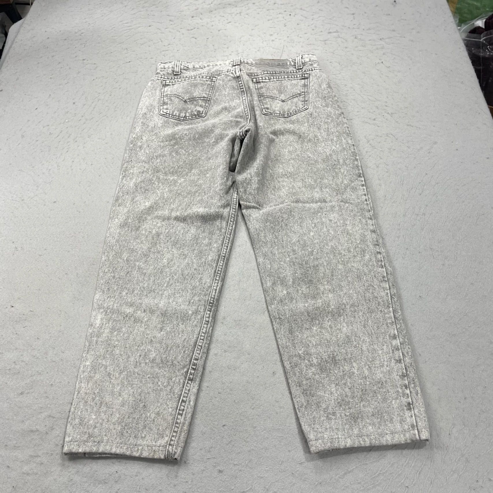 Levi's VINTAGE Levi's 550 Jeans Mens 34x28 Gray Acid Wash Relaxed Cropped Taper USA 90s Mens Jeans) Size US 34 / EU 50 - 7 Thumbnail