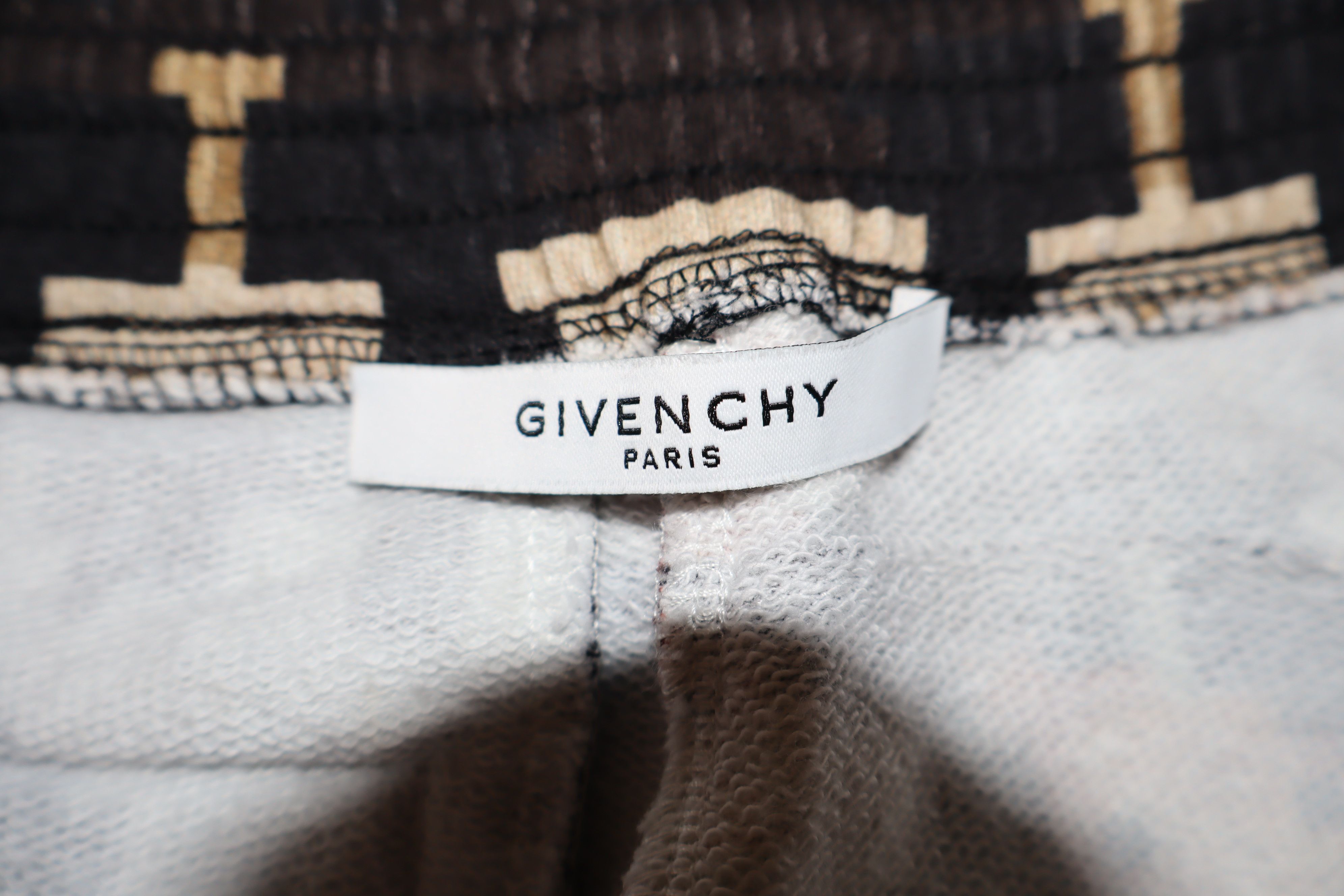 Givenchy Camo fire print shorts Size US 30 / EU 46 - 12 Thumbnail