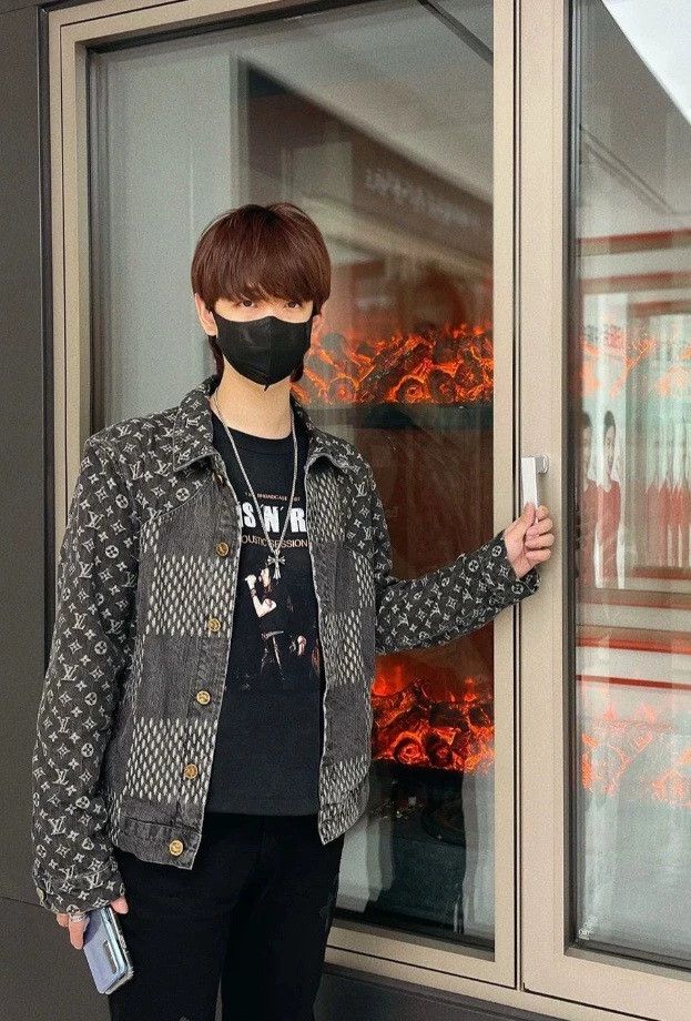 Louis Vuitton Louis Vuitton Black presbyopic full-print denim jacket Size US M / EU 48-50 / 2 - 5 Thumbnail