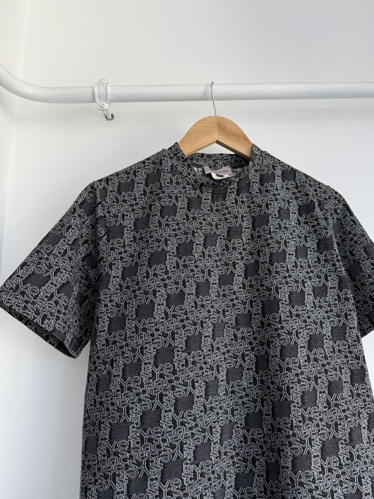 Versace × Vintage Rare Versace Classic Vintage Monogram T-Shirt Size US M / EU 48-50 / 2 - 3 Thumbnail