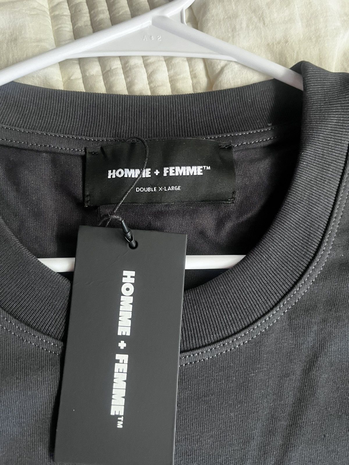 Homme + Femme La Homme femme Snow Bunny she loves the snow Size US XXL / EU 58 / 5 - 2 Thumbnail
