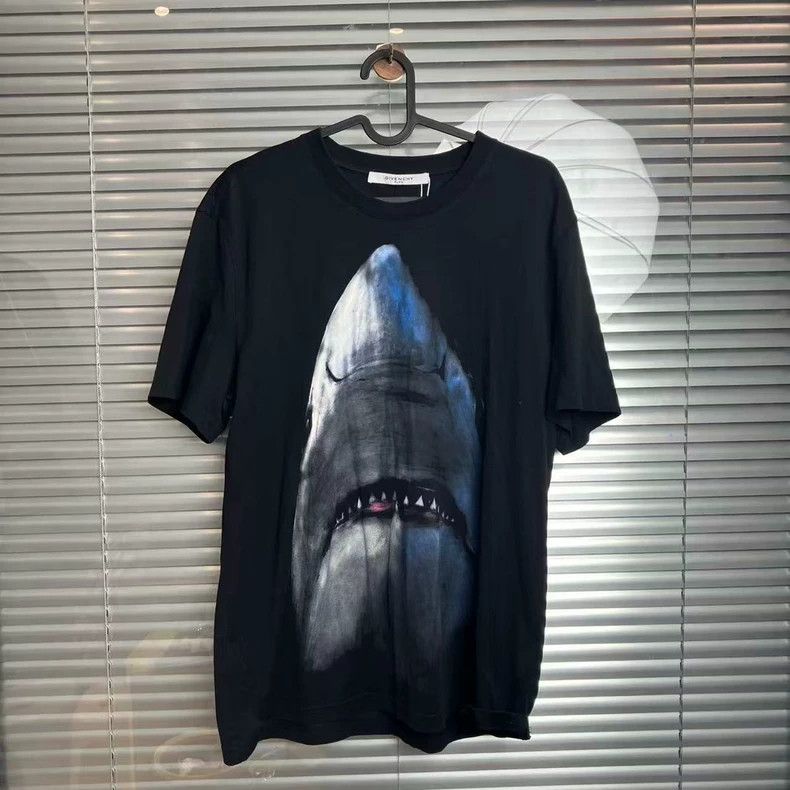 Pre-owned Givenchy Shark Short Sleeve T-shirt-dmc In Black