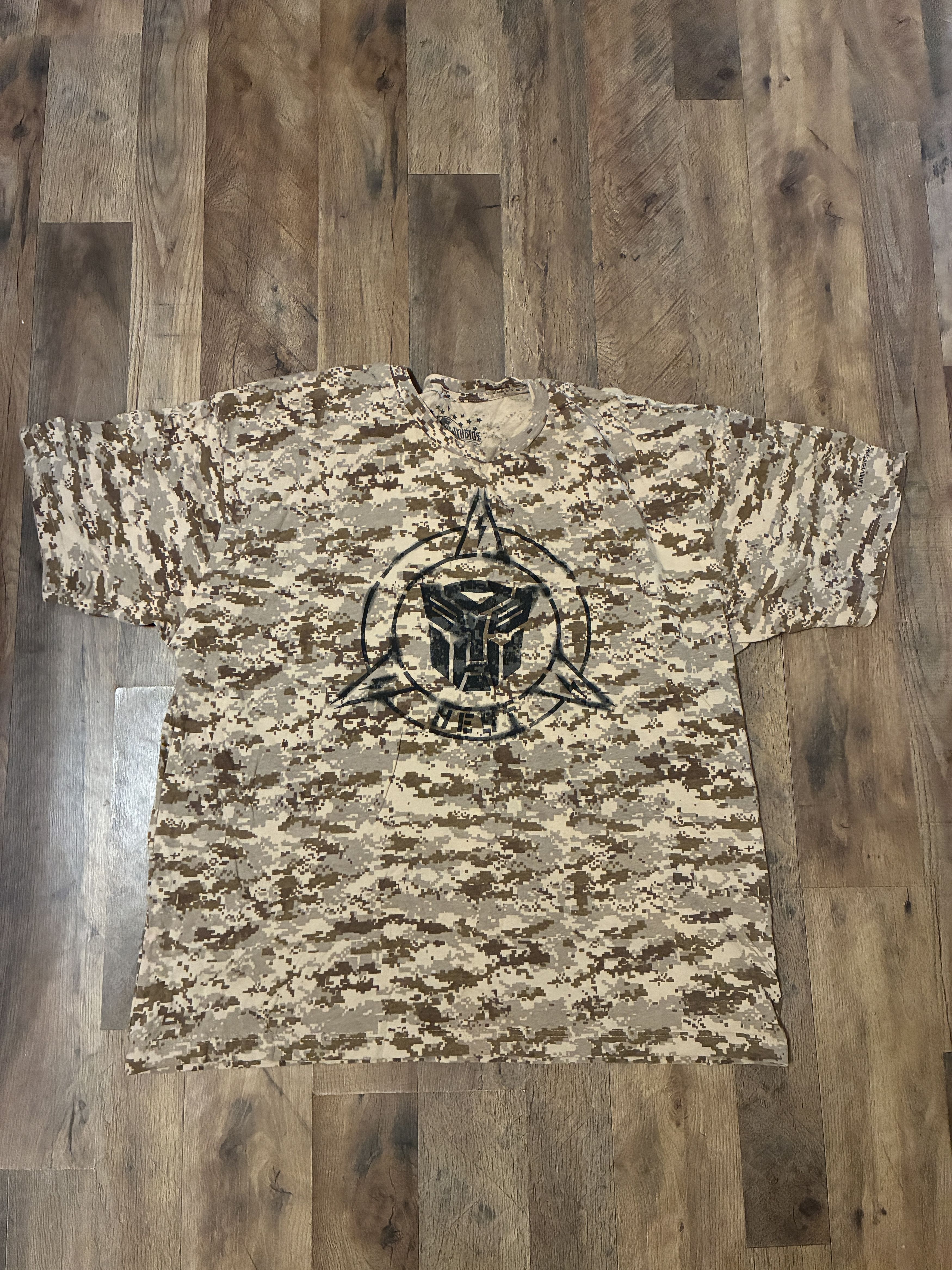 Universal Studios TRANSFORMERS NEST Universal Studios Digital Camo T-Shirt 2XL Size US XXL / EU 58 / 5 - 1 Thumbnail