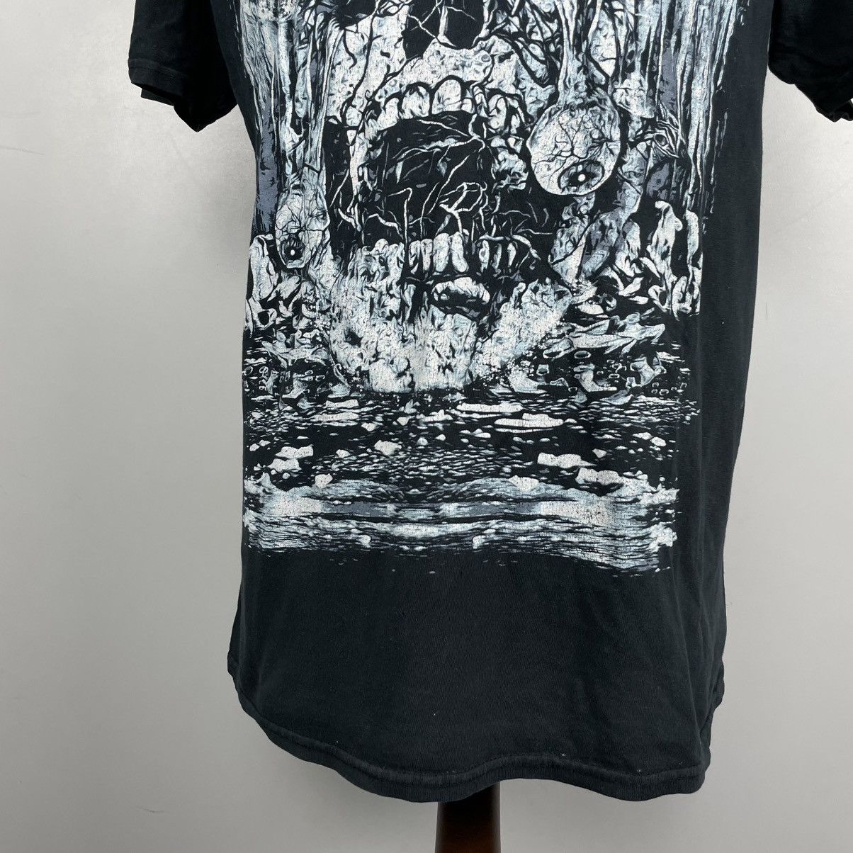 Vintage Vintage Rare Galiban skulls T-shirt y2k Size US L / EU 52-54 / 3 - 4 Thumbnail