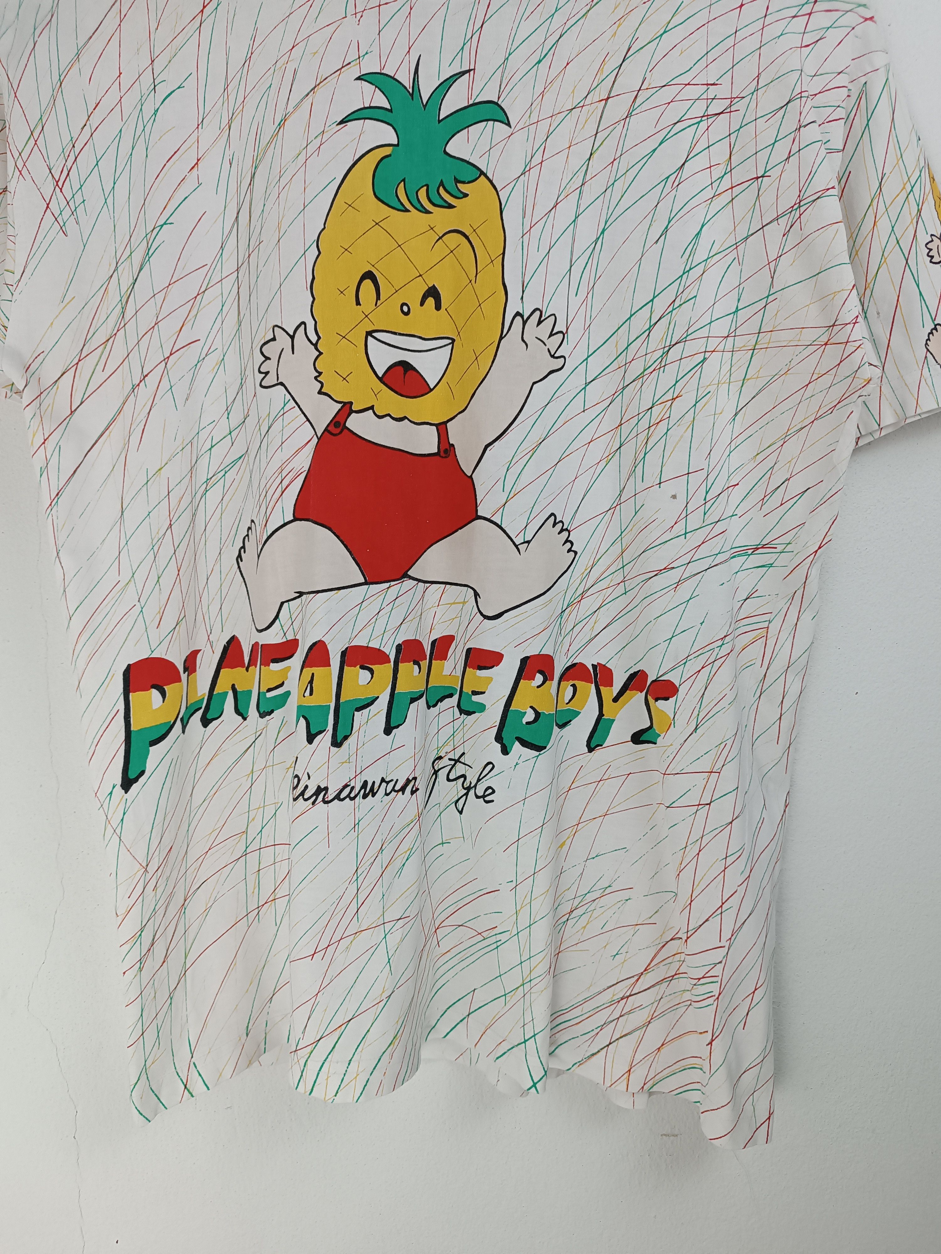 Anime VINTAGE 90'S PINNEAPPLE BOY AOP OKINAWA JAPAN TEE VERY RARE Size US M / EU 48-50 / 2 - 7 Thumbnail