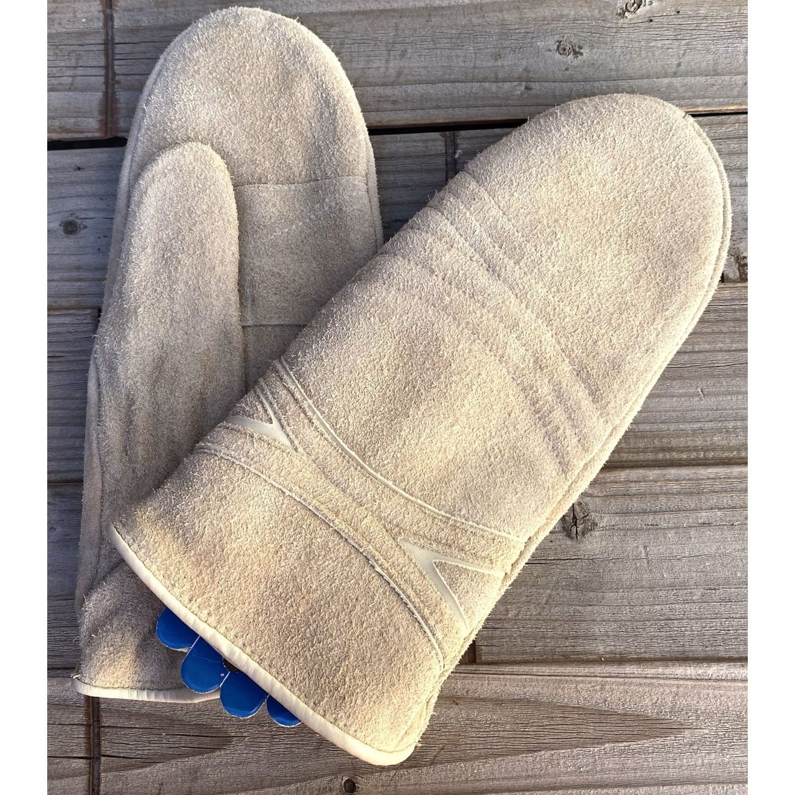 Vintage VINTAGE Suede Leather Trigger Mittens Ladies ML Beige Tan Ski Snowmobile Gloves Size ONE SIZE - 2 Thumbnail