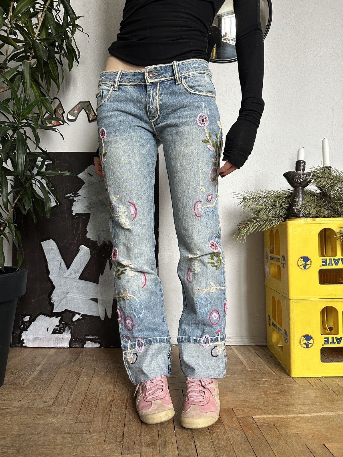 Japanese Brand Embroidery Bohemian Hippe Retro Floral Loose Fit Jeans Size 29" - 2 Thumbnail