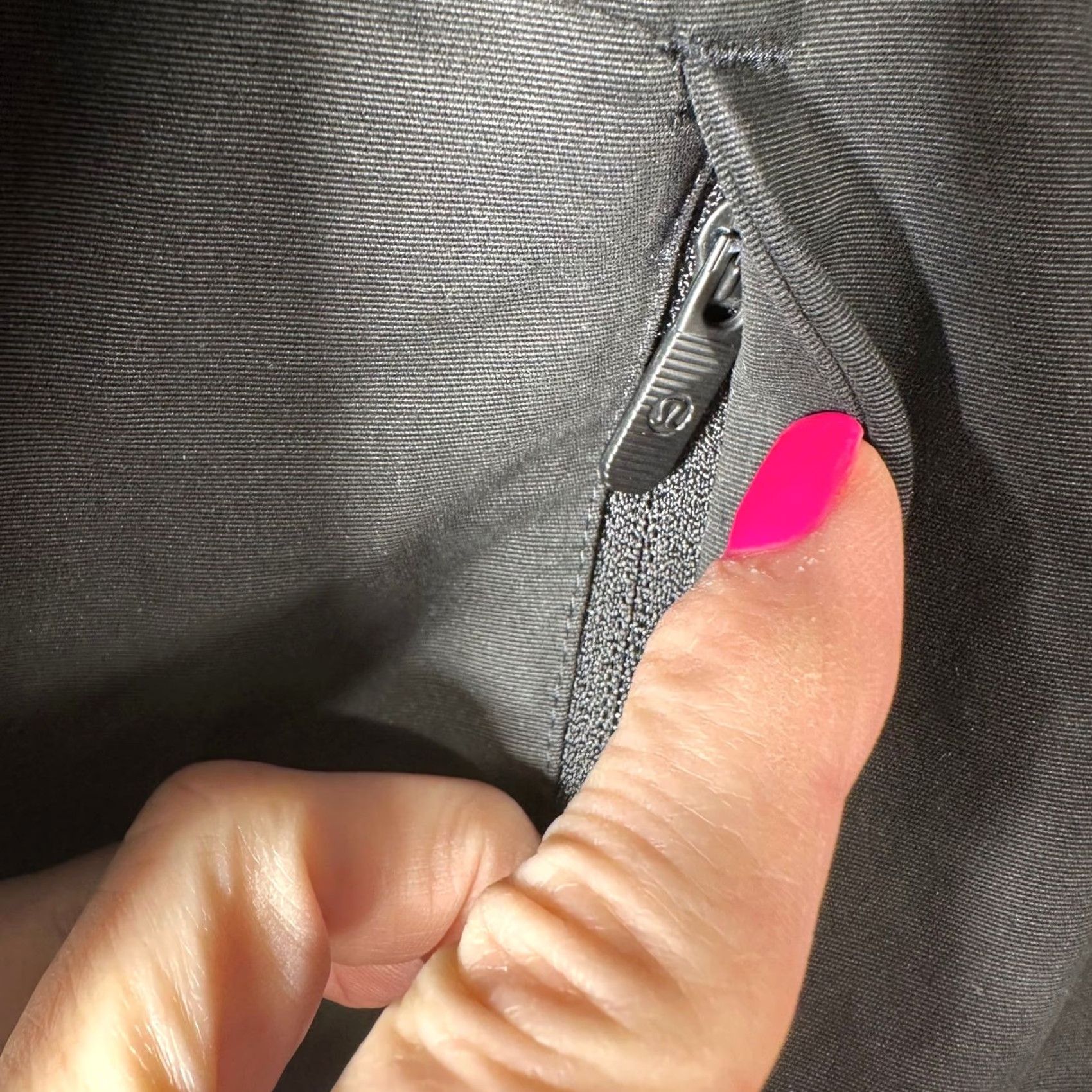 Lululemon Lululemon Bomber Jacket Shirt Womens Full Zip Solid Black 6 Lightweight Quilted Logo Wind-Resistant Size M / US 6-8 / IT 42-44 - 5 Thumbnail