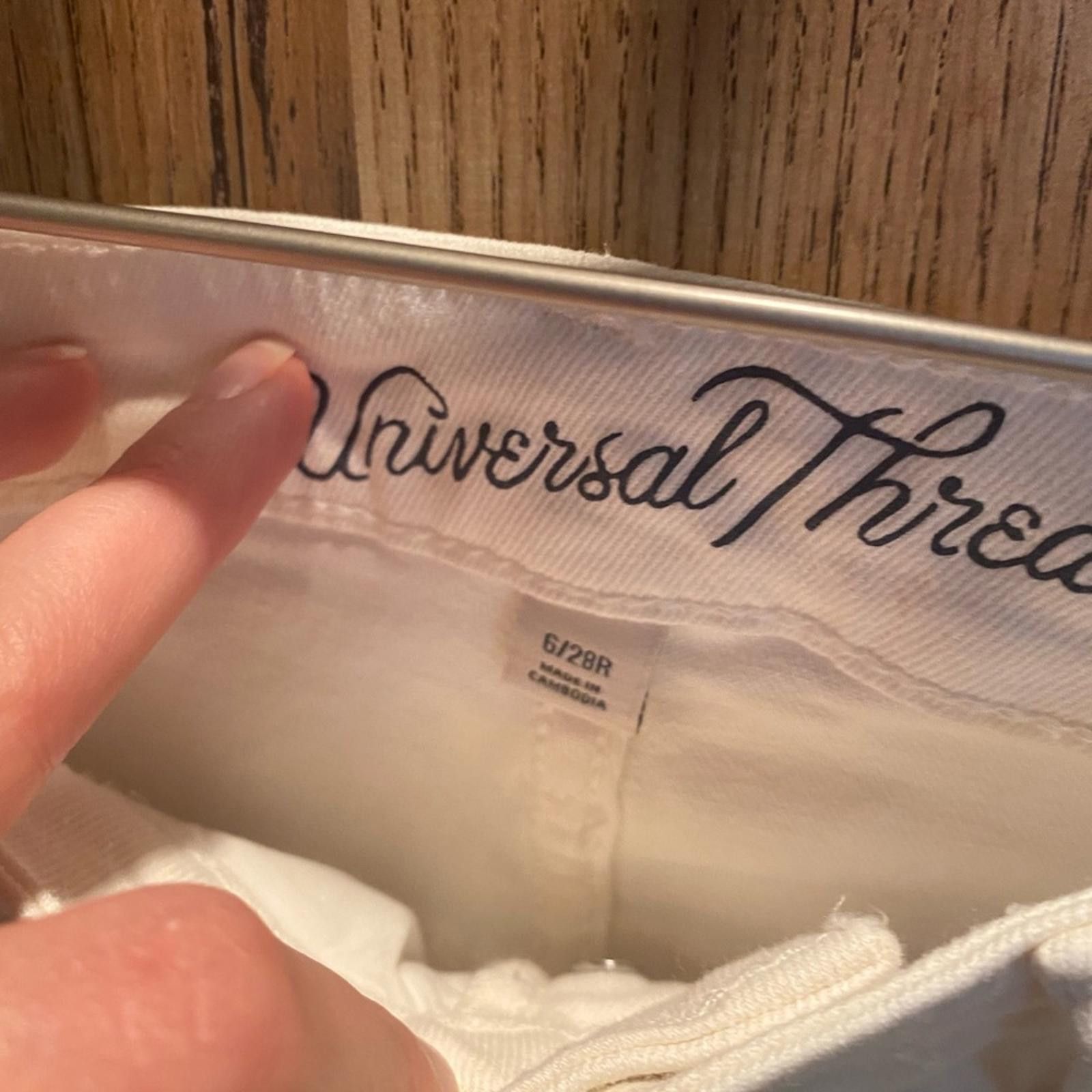 Target Basics White/ cream straight legged denim Size 28" / US 6 / IT 42 - 2 Thumbnail