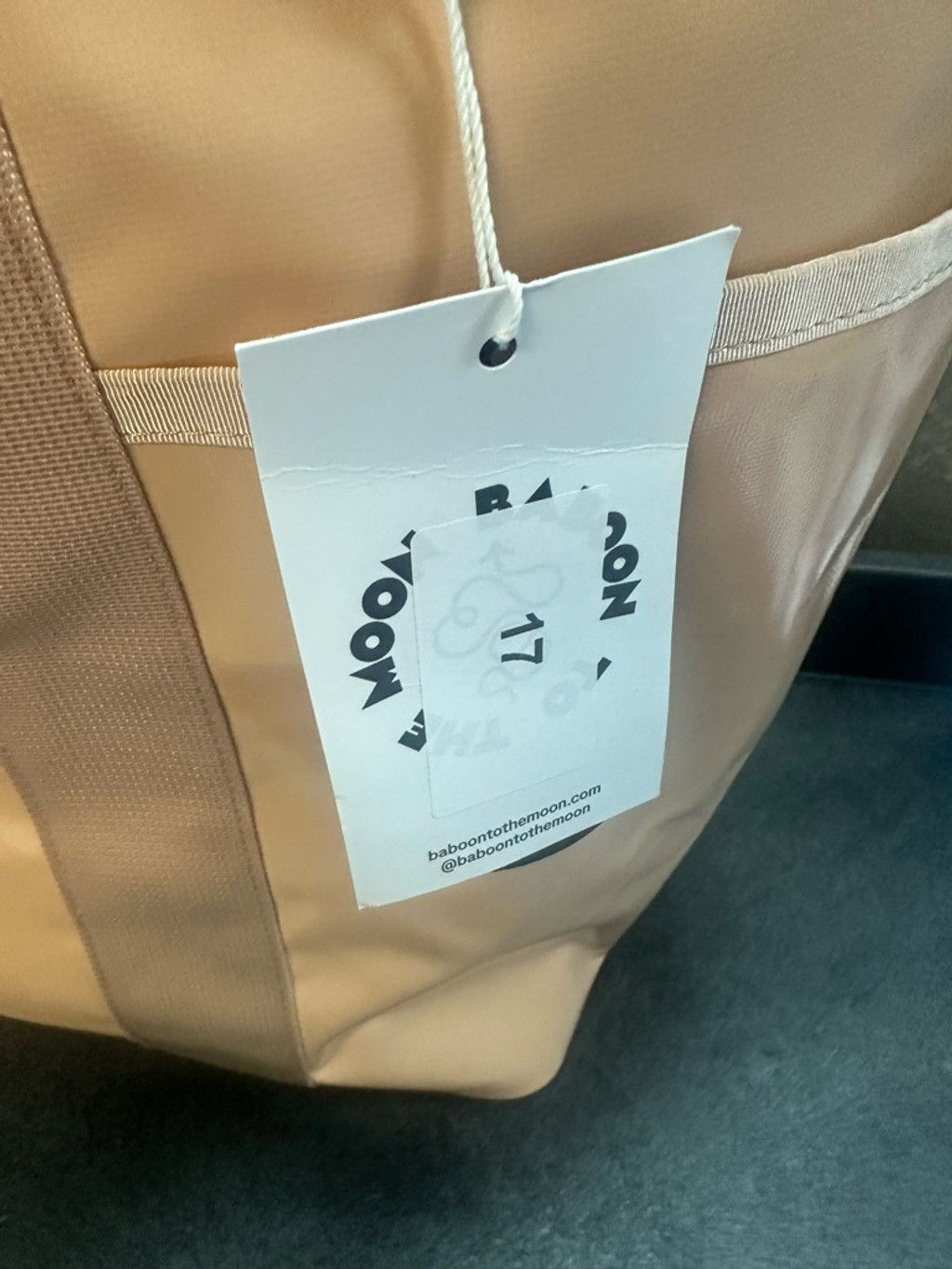Other B2TM baboon 2 the moon Go-Tote Mega (40L) NWT Size ONE SIZE - 2 Thumbnail