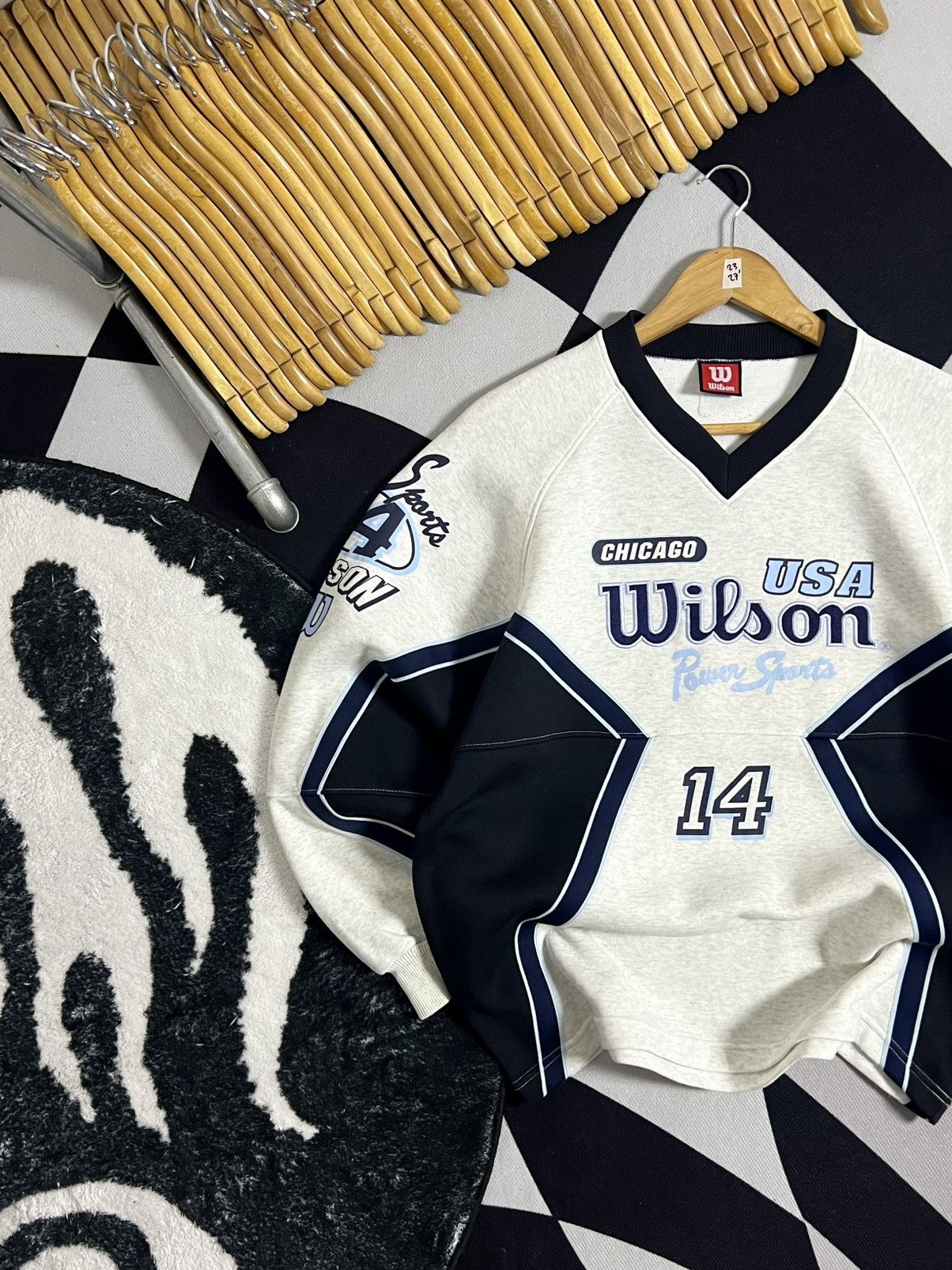 Other VINTAGE WILSON FRONT HIT & SLEEVE PRINT SWEATSHIRT V NECK Size US L / EU 52-54 / 3 - 4 Thumbnail
