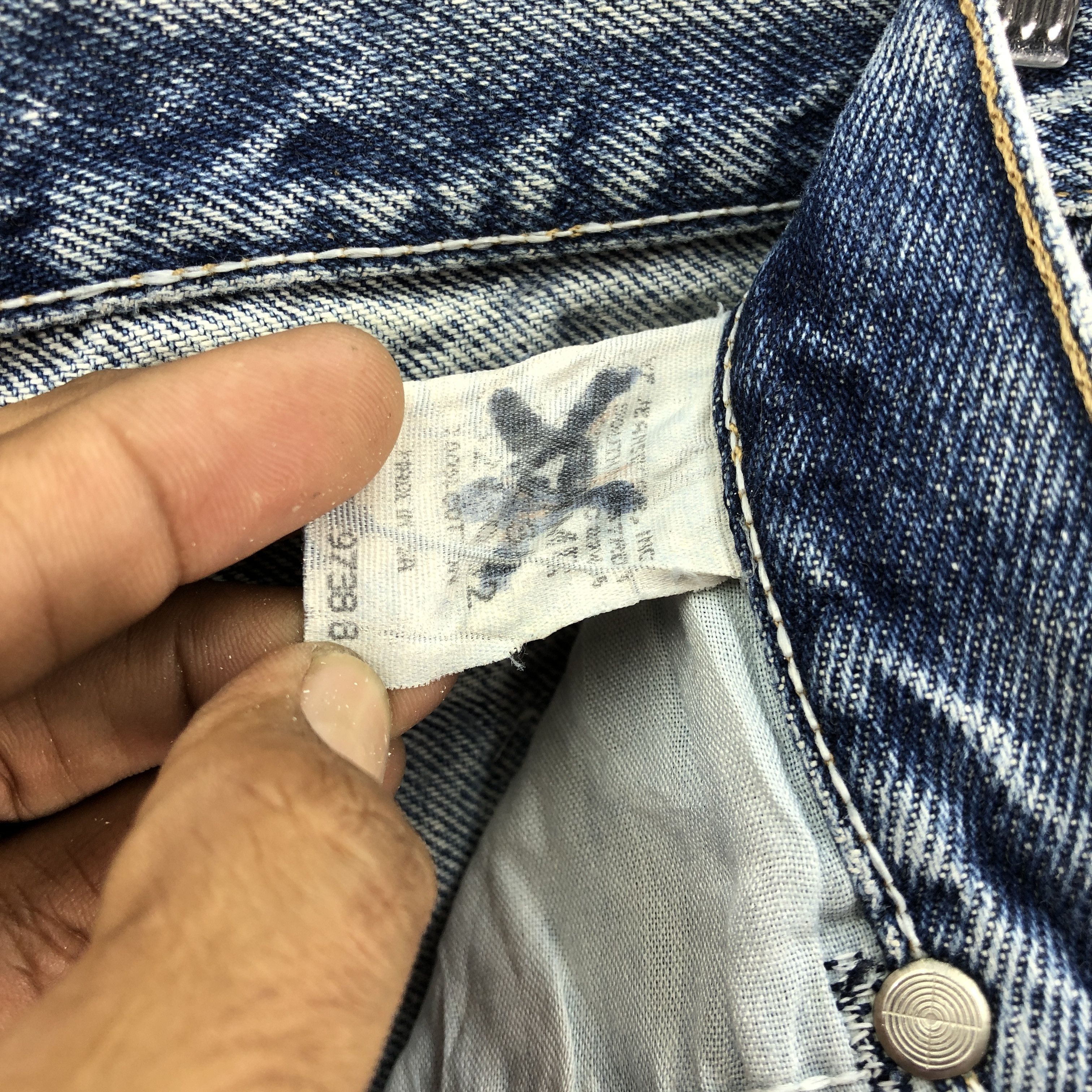 Wrangler Vintage Distressed Wrangler Jeans Faded Light Wash Denim Size US 32 / EU 48 - 6 Thumbnail