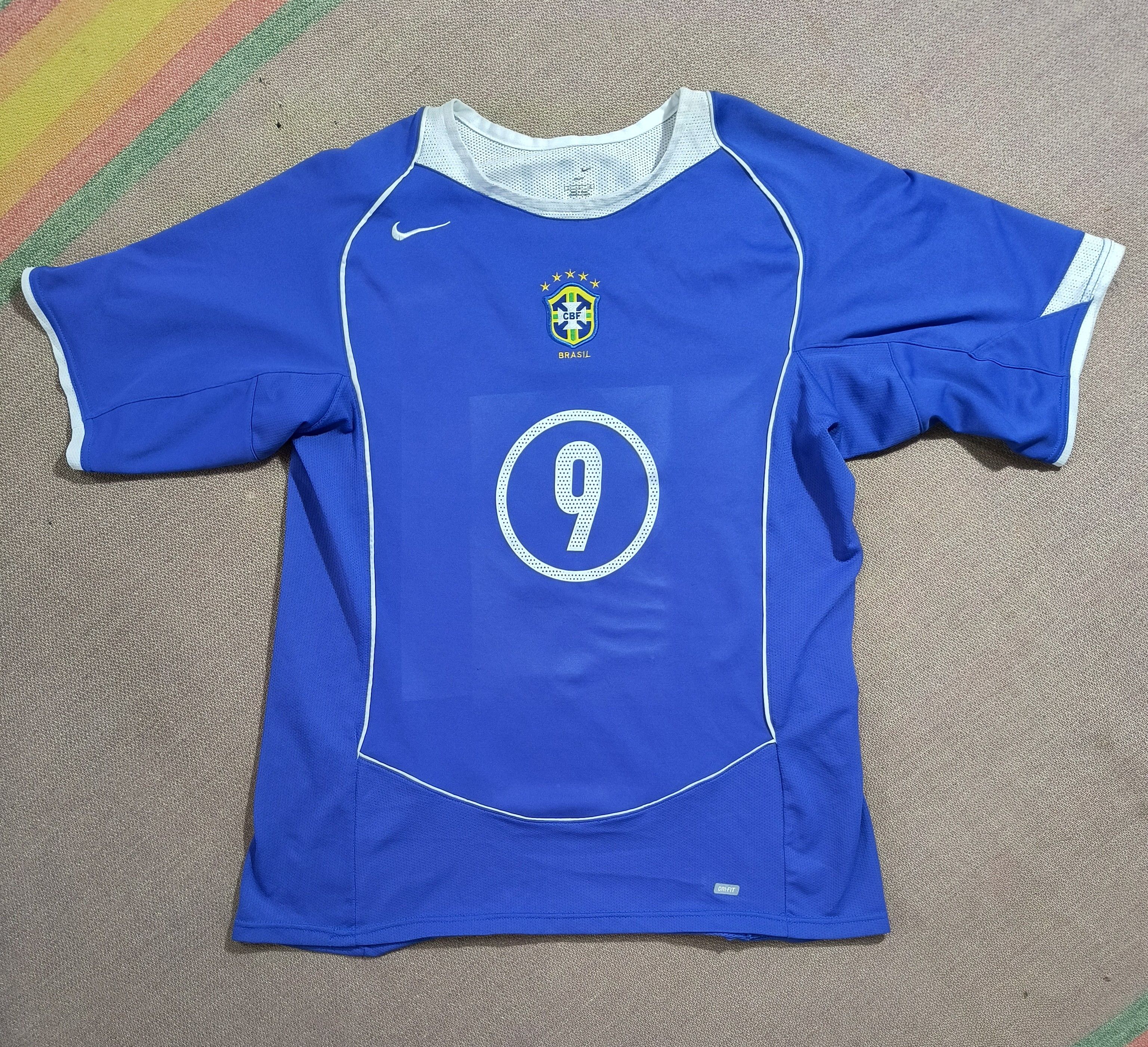 Nike Vintage Y2K Nike Brazil #9 Ronaldo Nazario away jersey 2004 Size US L / EU 52-54 / 3 - 2 Thumbnail