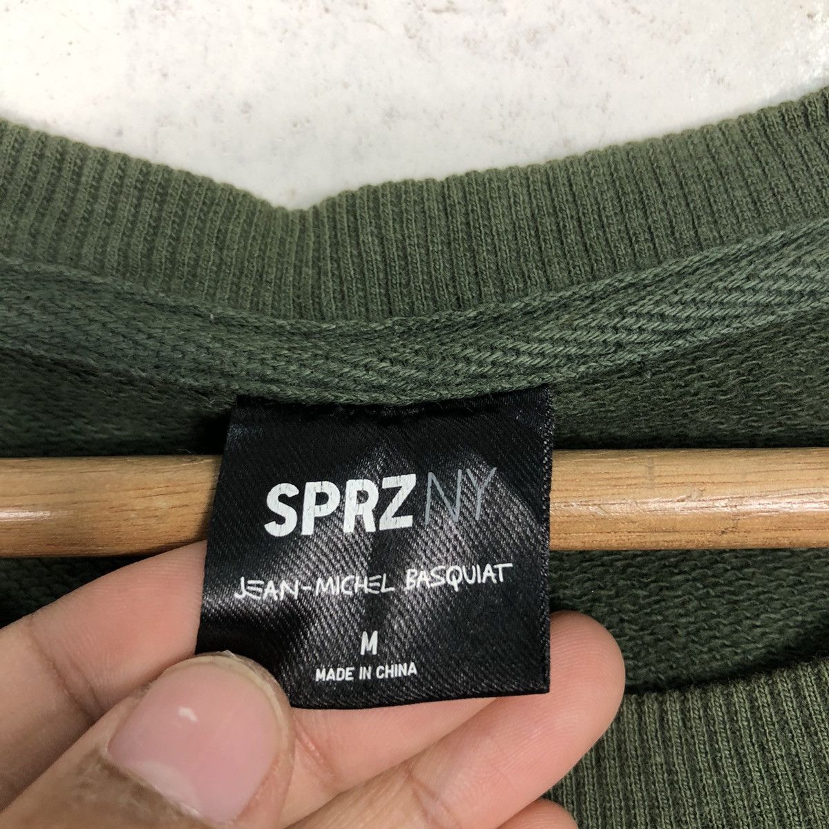 Japanese Brand Vintage Sweatshirt Rich Green Uniqlo X Jean-Michel Basquiat Size US M / EU 48-50 / 2 - 14 Thumbnail
