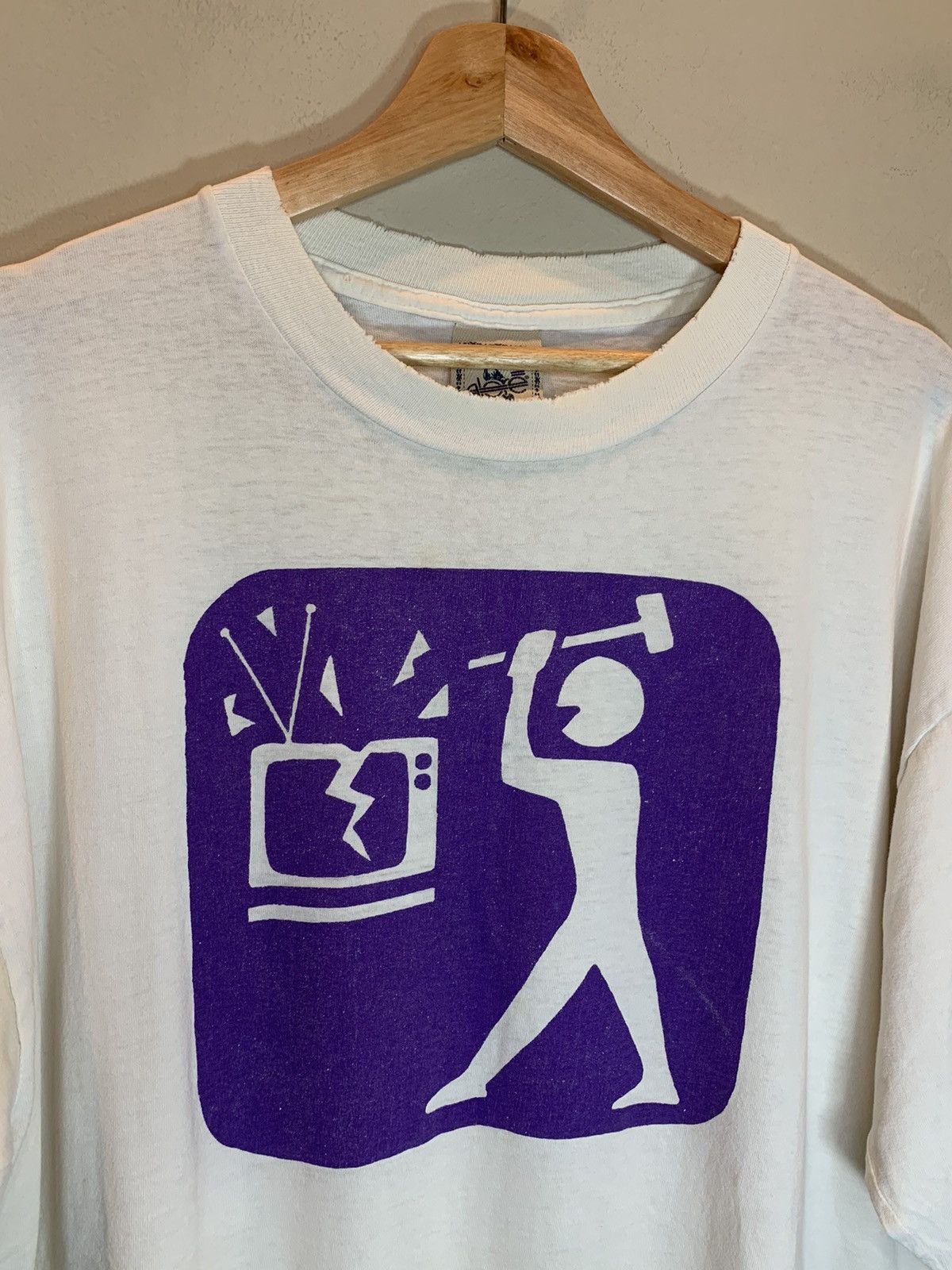 Vintage *RARE* Vintage 90’s Hunter S. Thompson Smash TV Art T-Shirt Size US XL / EU 56 / 4 - 3 Thumbnail