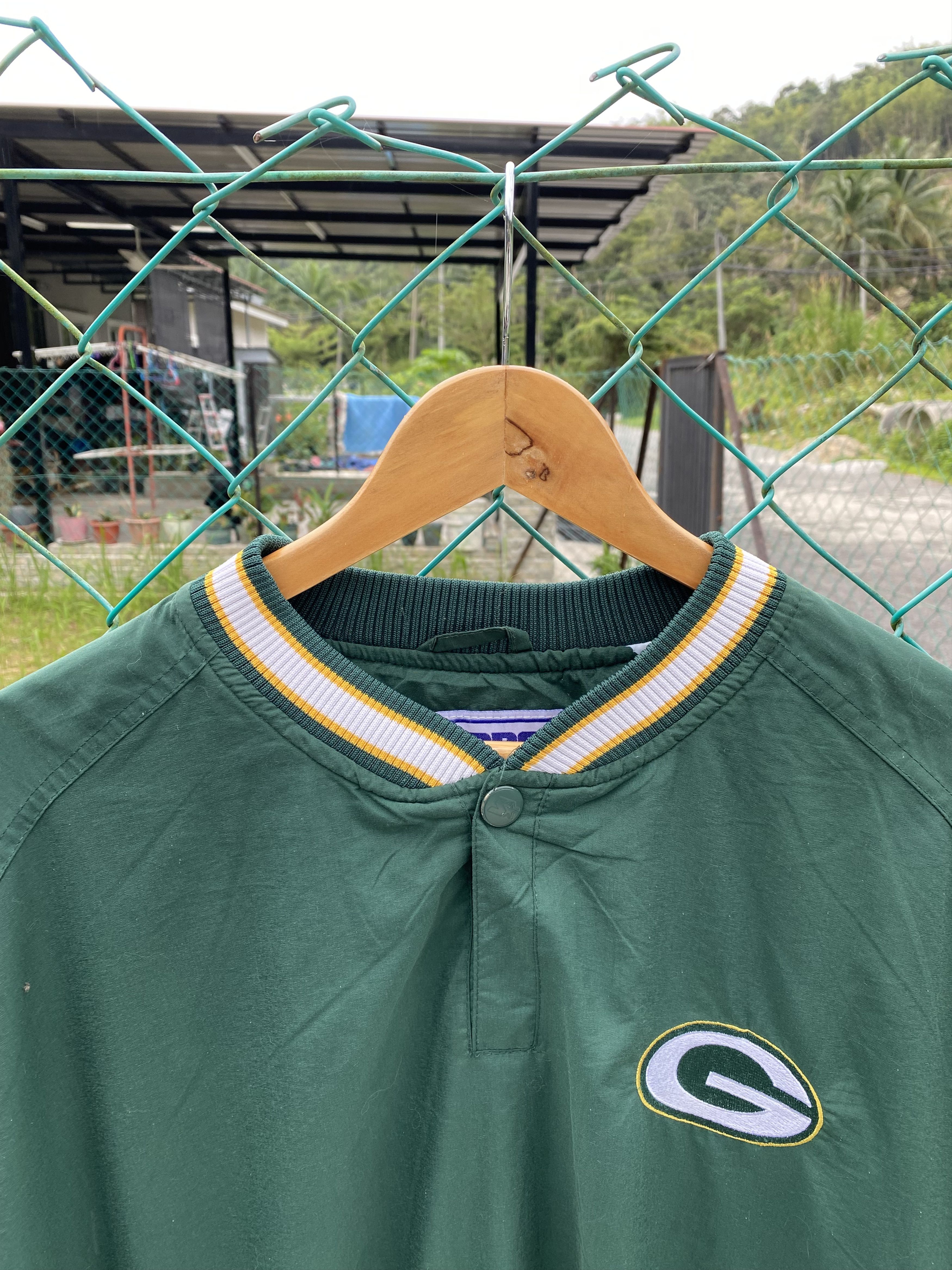 Starter Vintage NFL Packers woven spellout nylon sweater Size US L / EU 52-54 / 3 - 3 Thumbnail