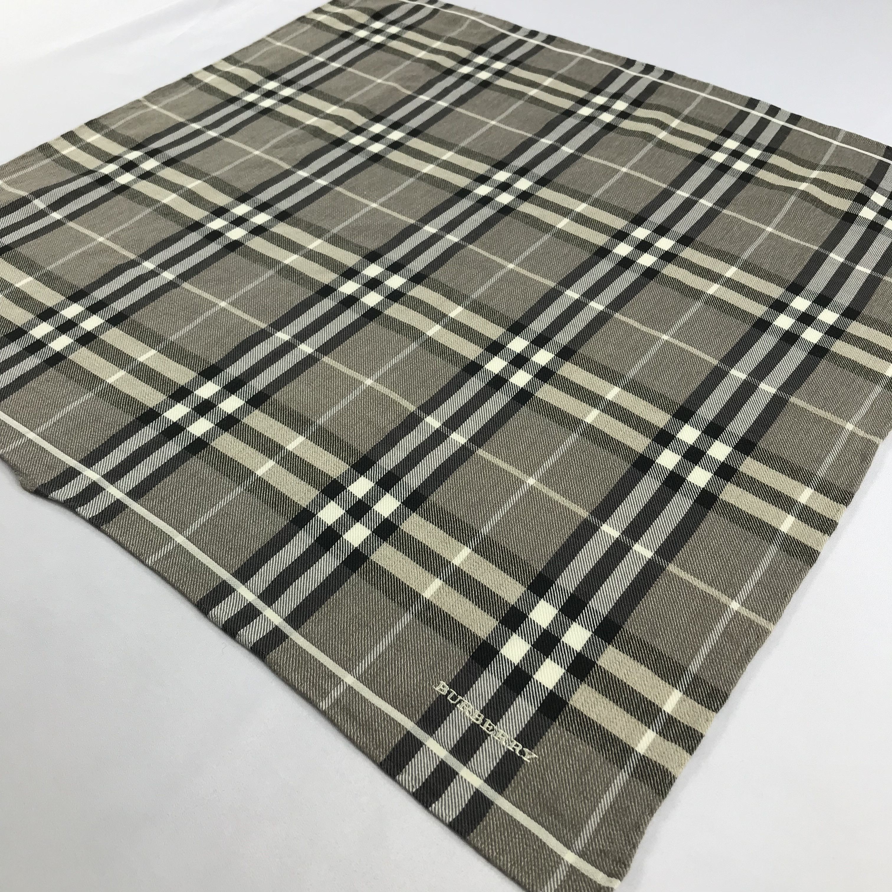 Burberry × Vintage Burberry Bandana / Handkerchief / Neckerchief - S2340 Size ONE SIZE - 2 Thumbnail