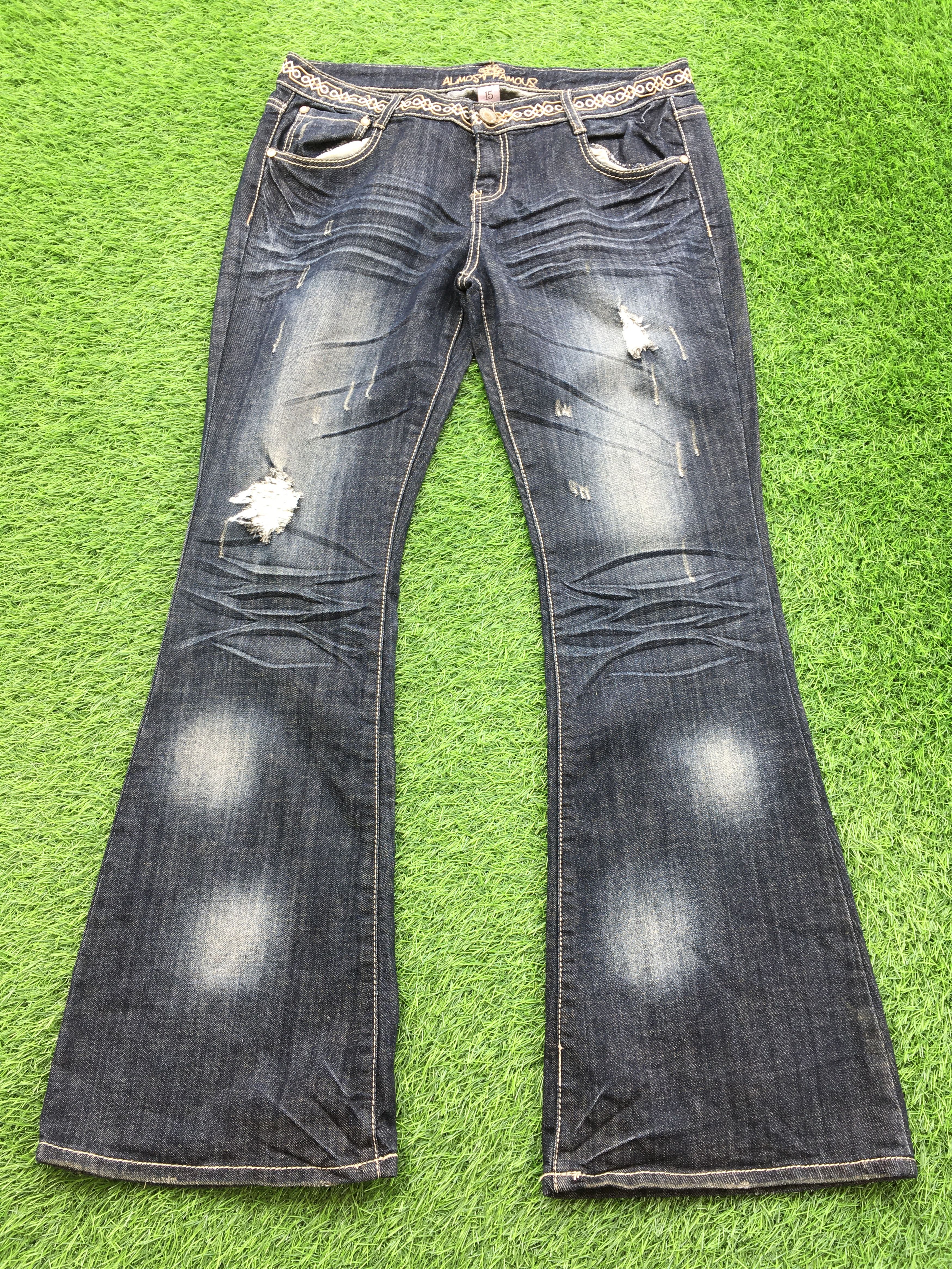 Distressed Low Waist Bootcut Stretch Jeans D-999