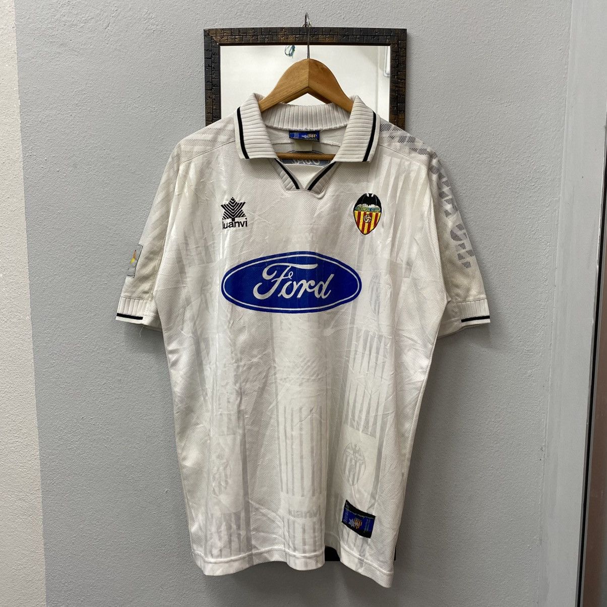 Vintage Vintage 97/98 VALENCIA CF La Liga Home Kit Luanvi Jersey Size US L / EU 52-54 / 3 - 1 Thumbnail