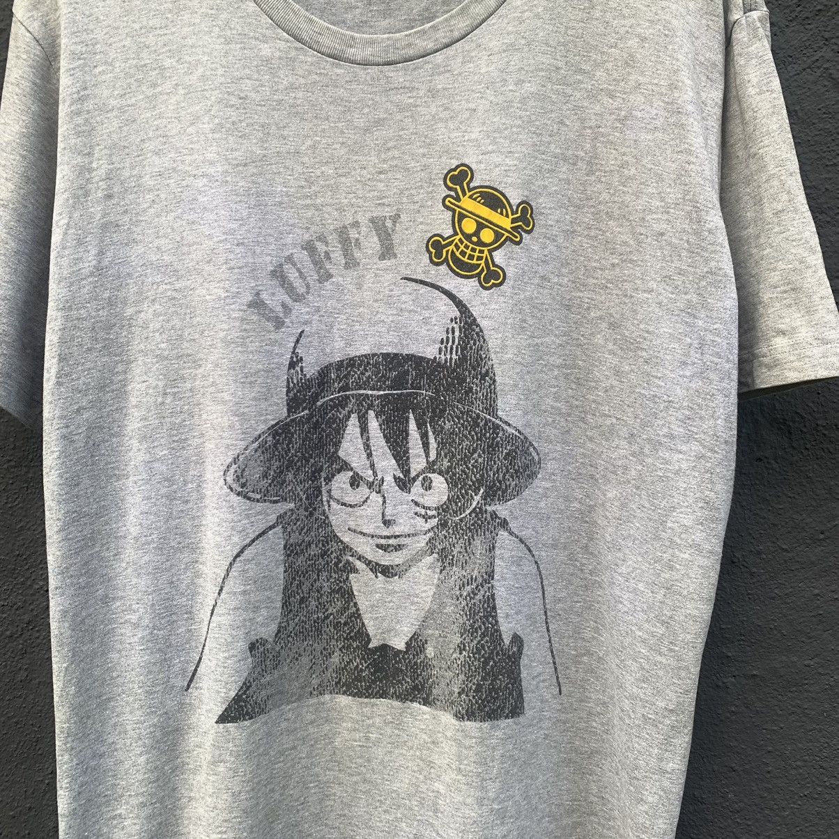 Uniqlo Thrashed one piece x uniqlo japanese brand tee Size US XL / EU 56 / 4 - 2 Thumbnail