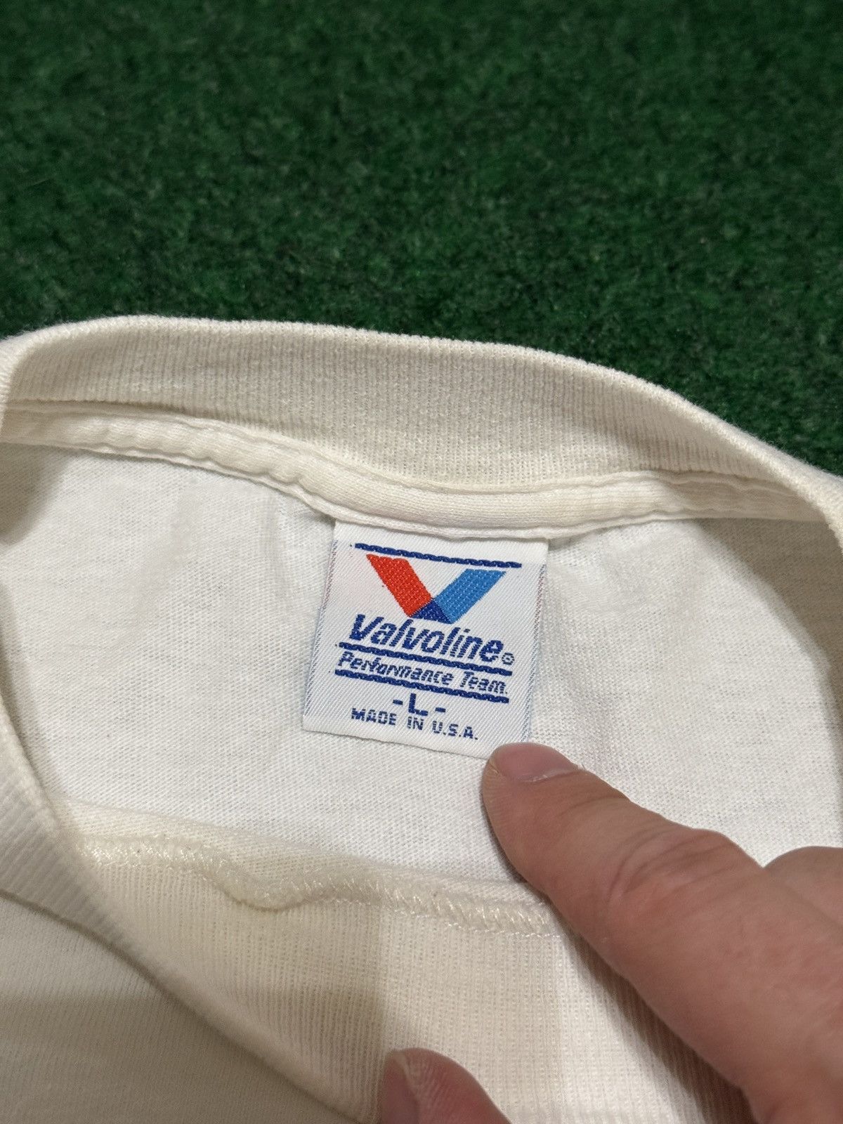 Vintage Vintage 90s Valvoline RARE Promo Nascar Racing T Shirt Size US L / EU 52-54 / 3 - 4 Thumbnail