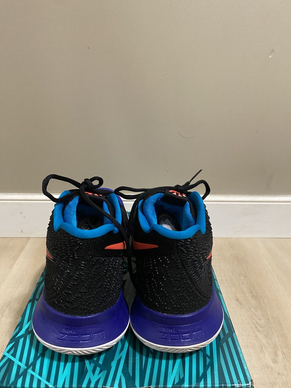 Nike Kyrie 3 Kyrache Light Size US 10.5 / EU 43-44 - 4 Thumbnail