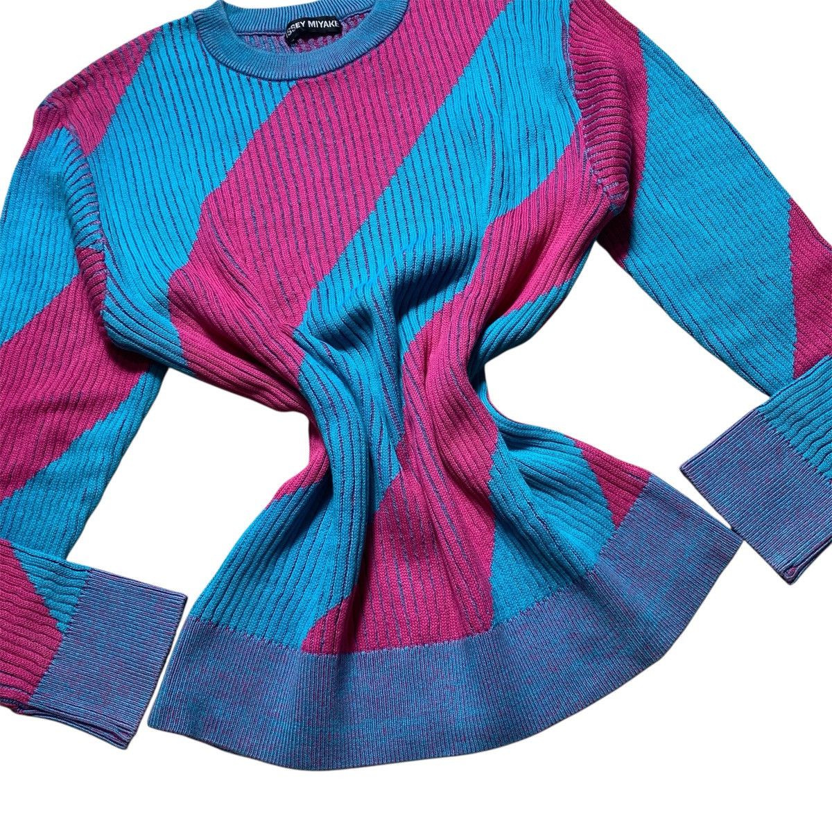 Issey Miyake Vtg Issey Miyake Knit Magenta Blue Sweater Size US M / EU 48-50 / 2 - 11 Thumbnail