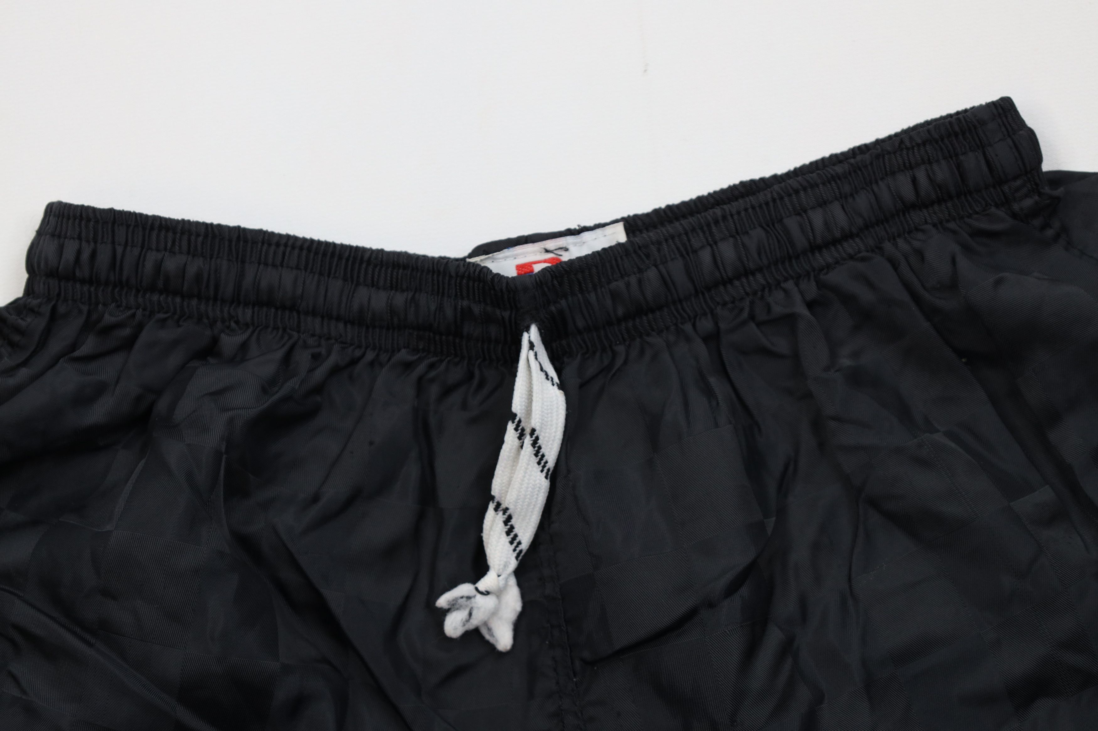 Vintage Vintage 90s Checkered Nylon Running Soccer Shorts Black USA Size US 32 / EU 48 - 2 Thumbnail