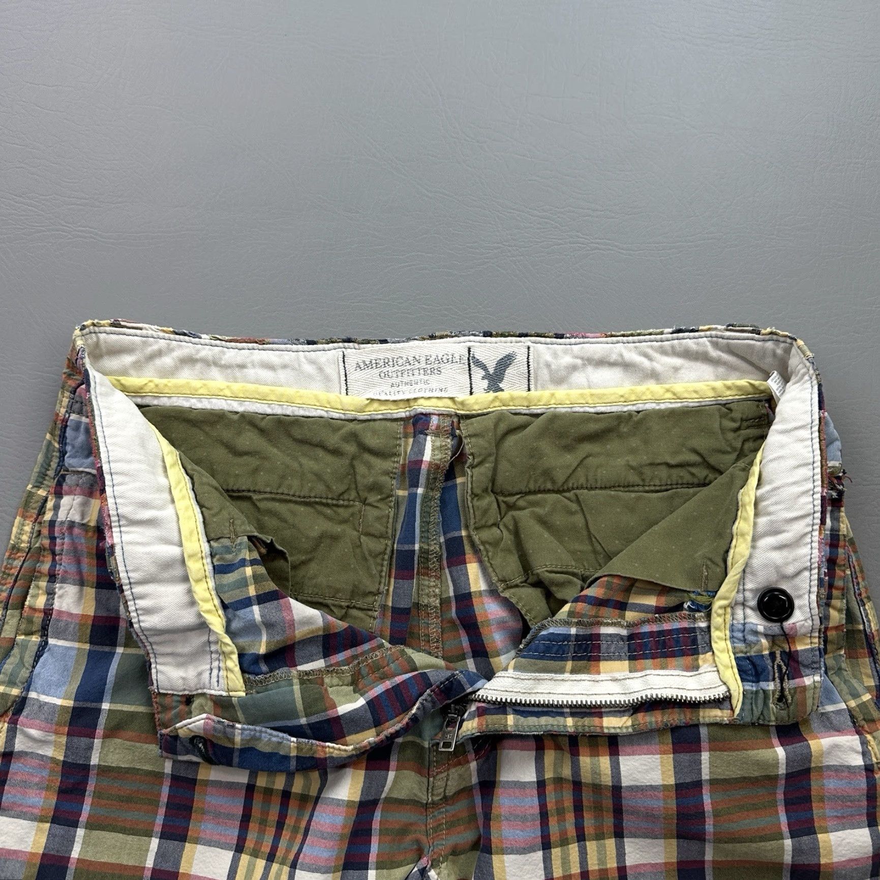 American Eagle Outfitters VINTAGE American Eagle Shorts Mens 30 Plaid Flat Front Chino Casual Y2K Mens Size US 30 / EU 46 - 6 Thumbnail