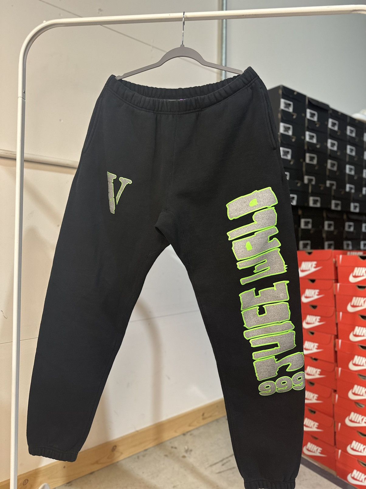 Vlone Juice wrld vlone green sweatpants Size US 34 / EU 50 - 1 Thumbnail