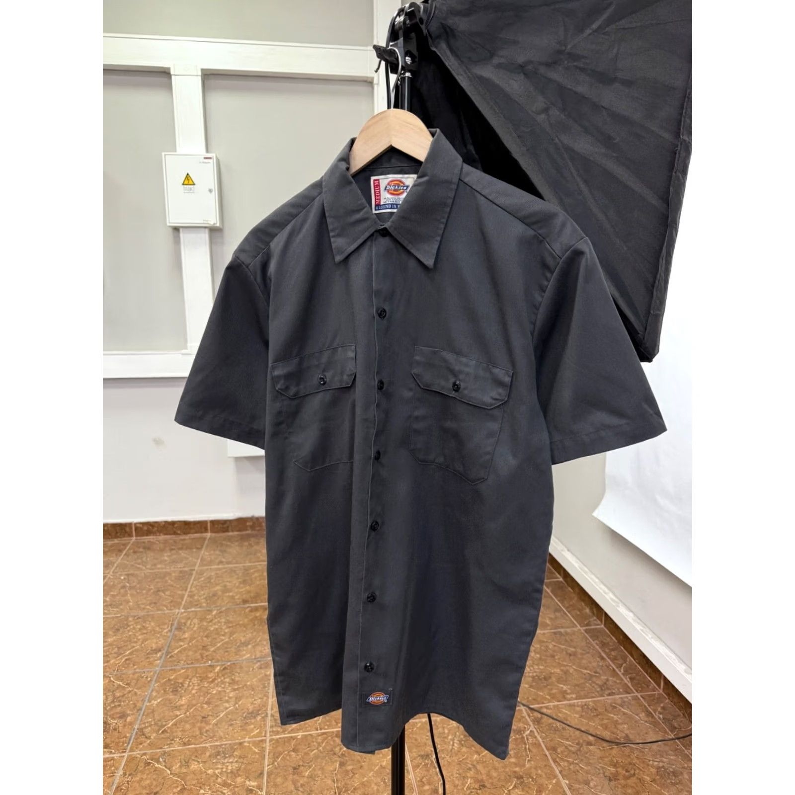 Dickies VINTAGE Dickies Workers Shirt Mens T-Shirt Short Sleeve Gray L 90s 1990s Y2K Rare Retro MidiShoe? Size US L / EU 52-54 / 3 - 2 Thumbnail