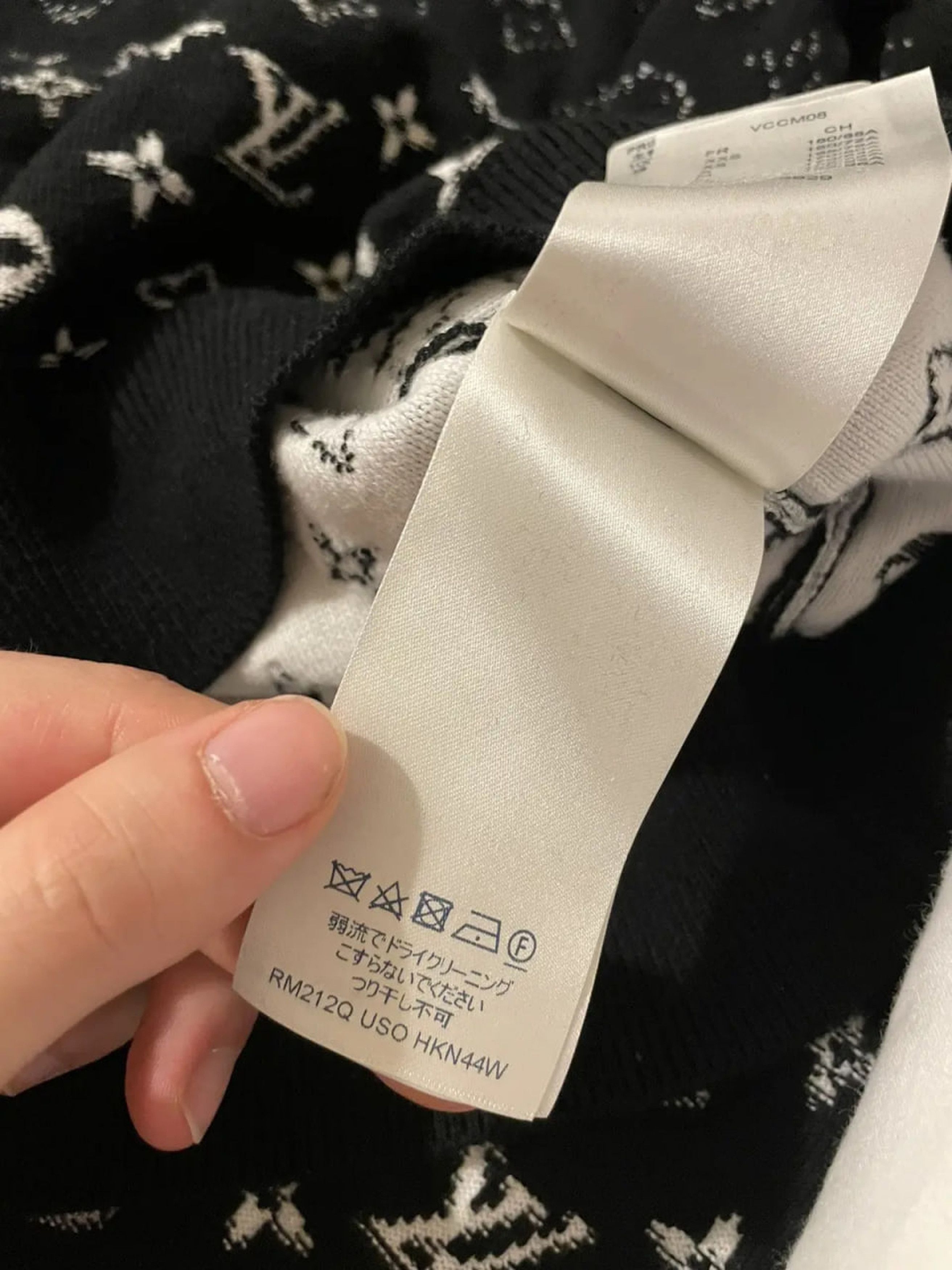 Louis Vuitton Louis Vuitton Black/White Gradient Monogram Sweater Size US L / EU 52-54 / 3 - 6 Thumbnail
