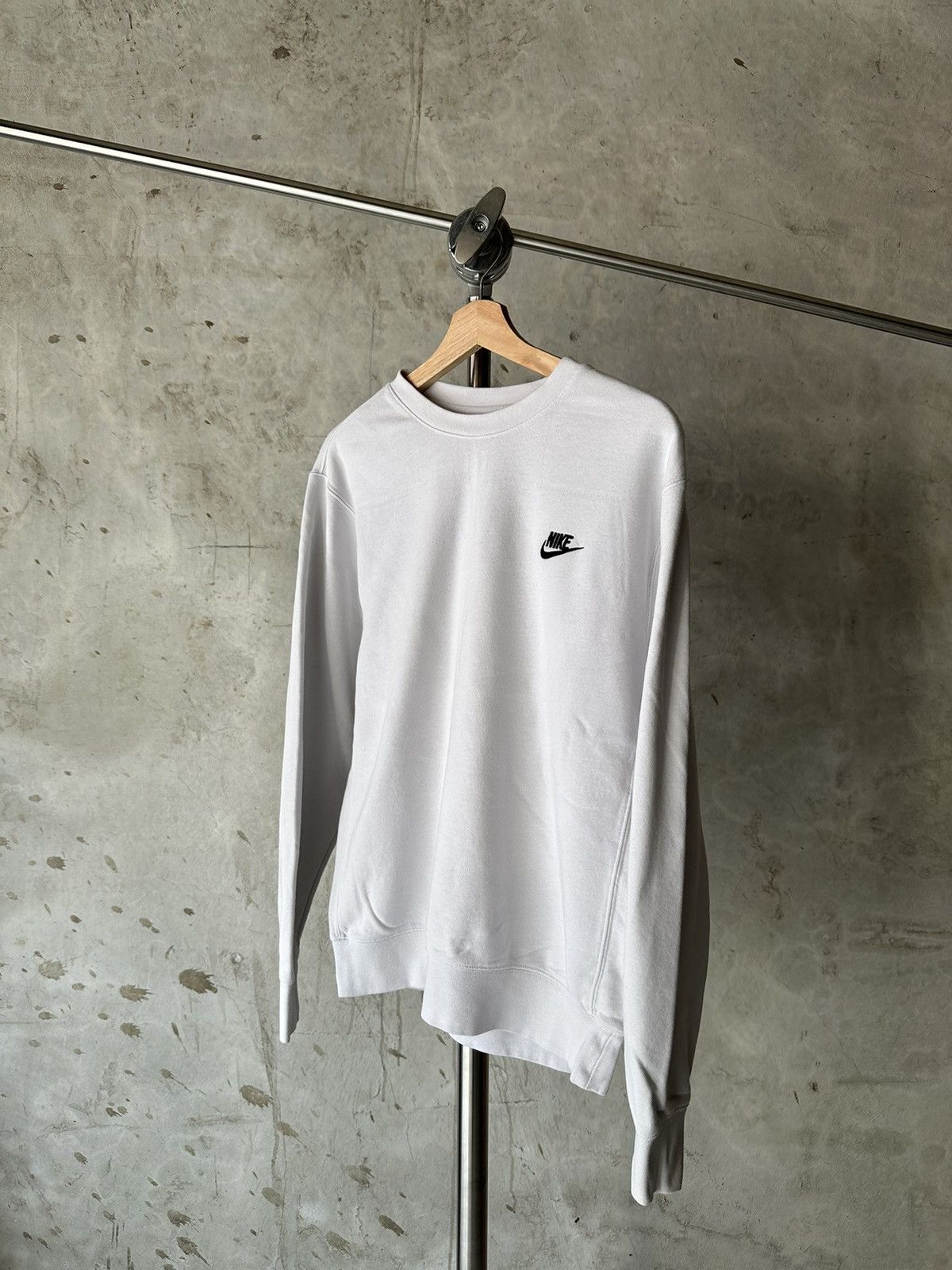 Nike Vintage Y2K White Nike Swoosh sweatshirt Size US S / EU 44-46 / 1 - 1 Thumbnail