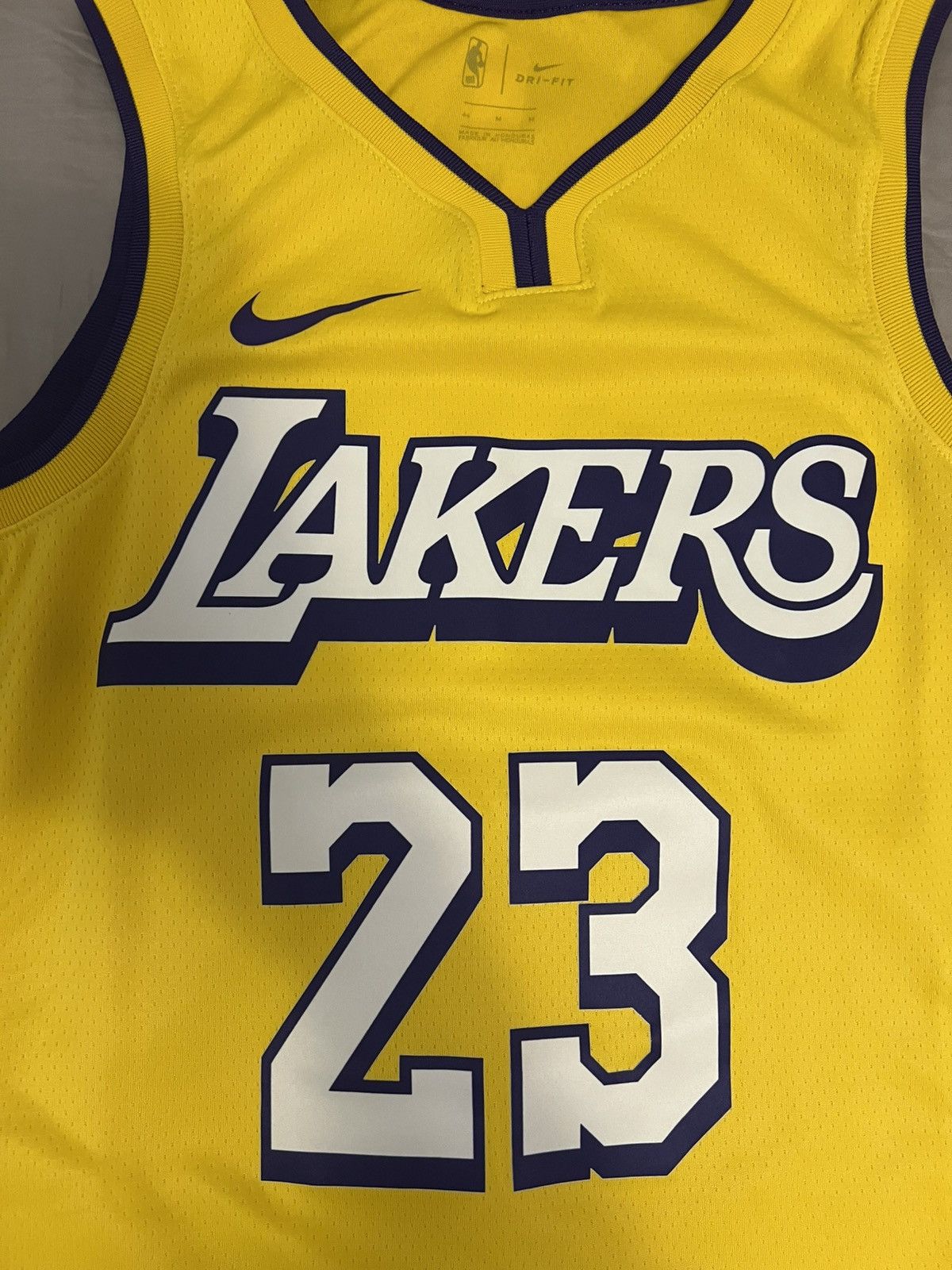 NBA Lebron James LA Lakers City jersey Size US M / EU 48-50 / 2 - 2 Thumbnail
