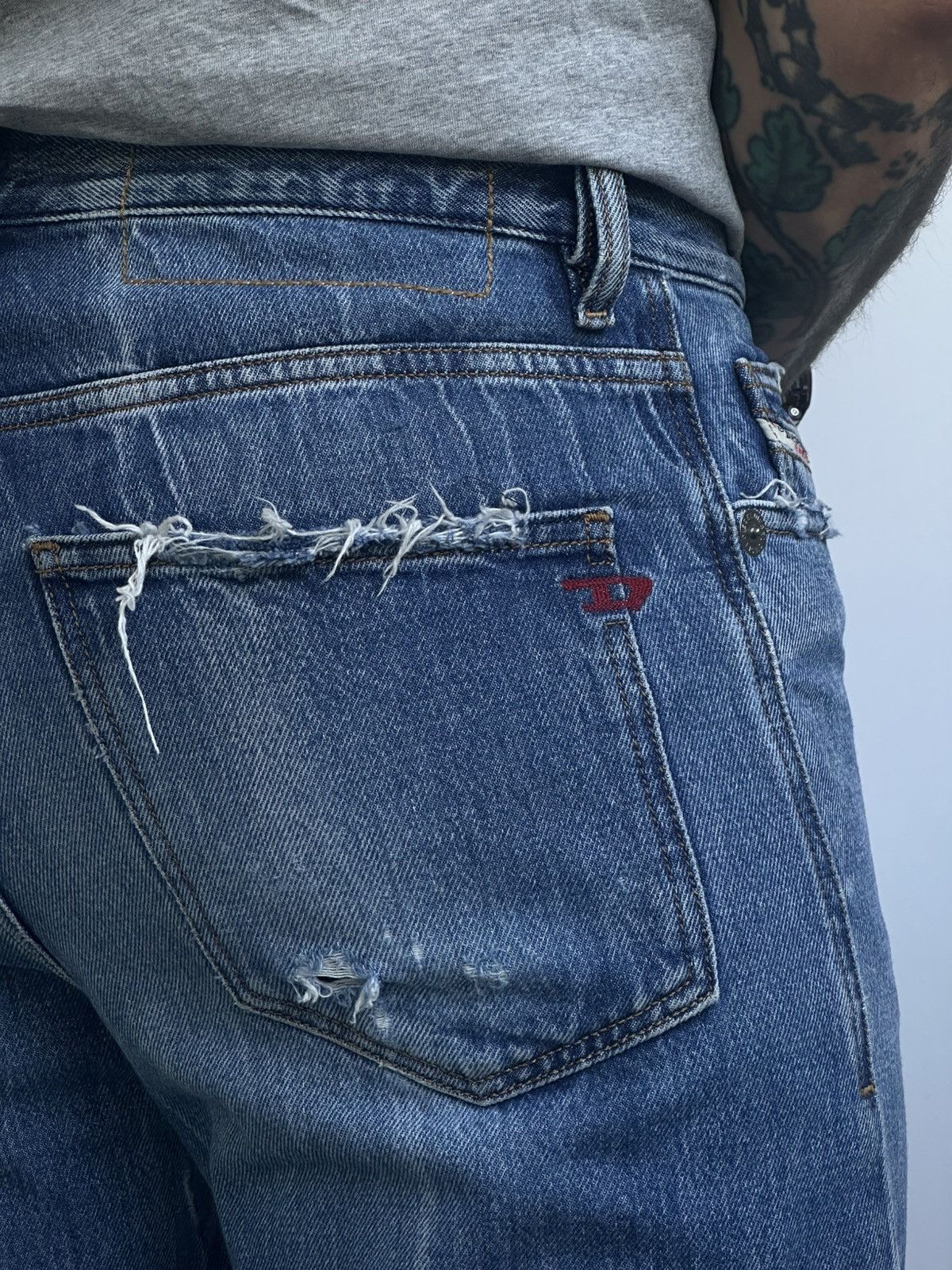 Diesel Diesel Men's Straight Fit Distressed Jeans D-Macs W30-L30 Size US 30 / EU 46 - 7 Thumbnail