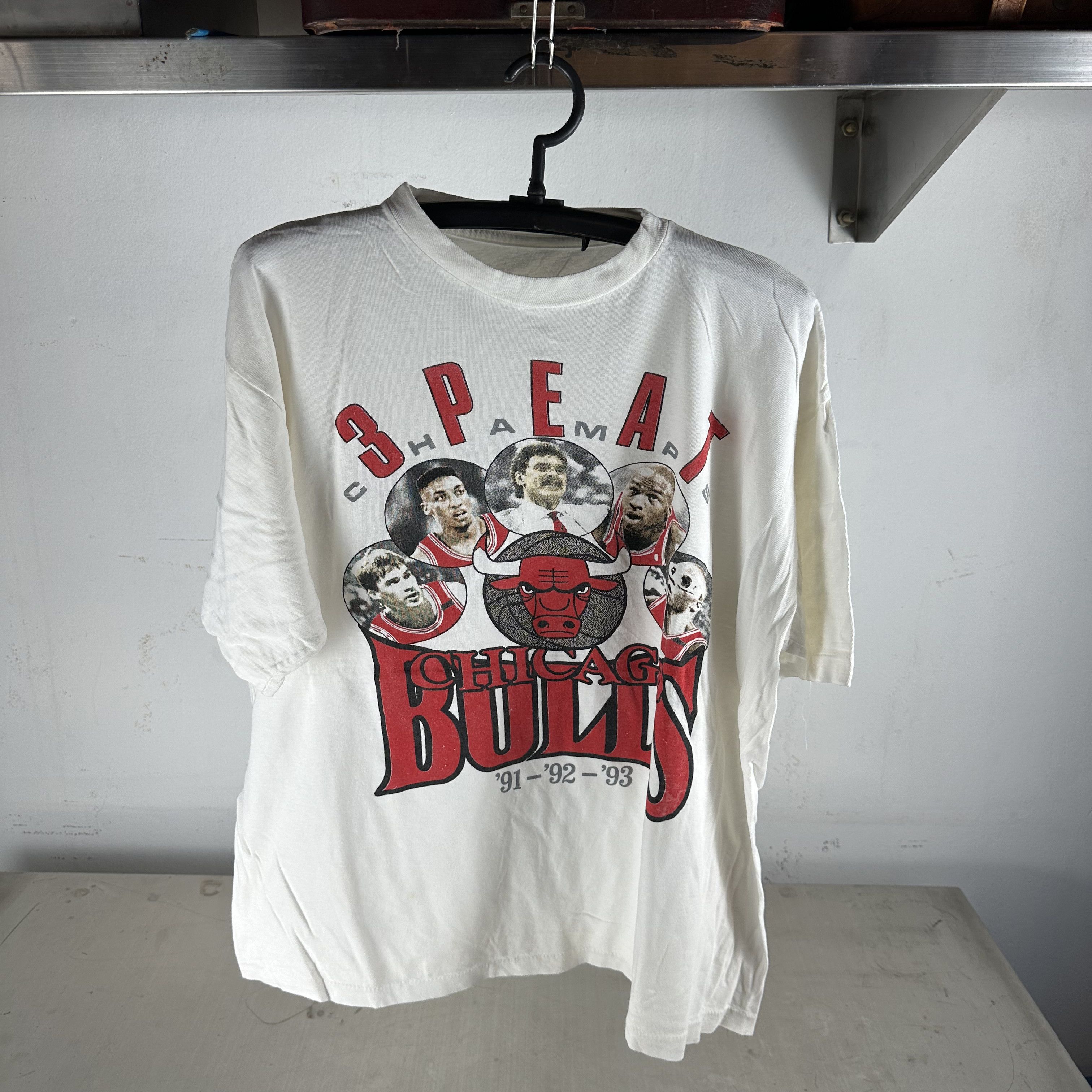 Vintage 1993 Chicago Bulls NBA 3 Peat Champions T-Shirt
