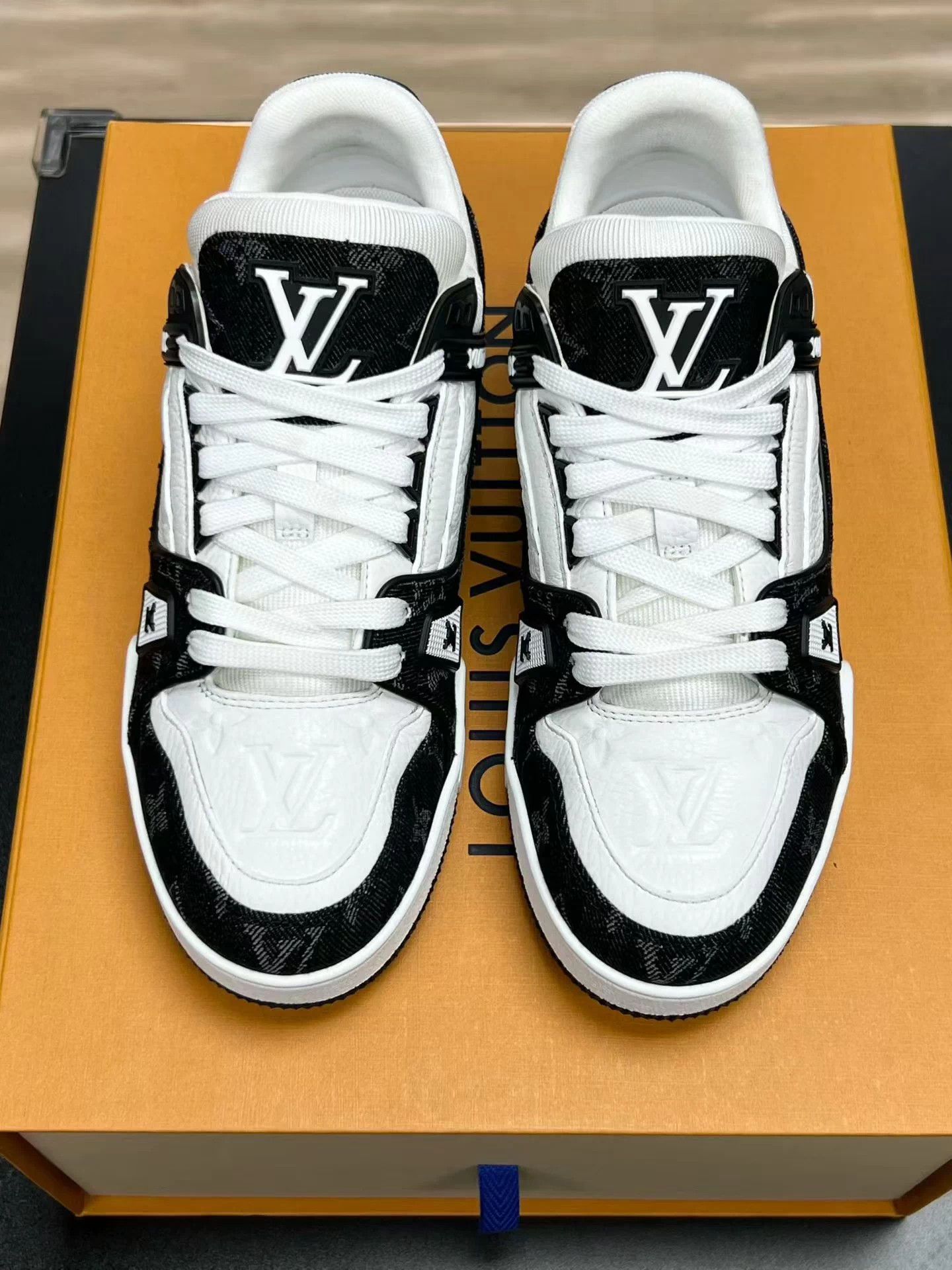 Louis Vuitton LV TRAINER Black White Denim UK4/38 25 Like New Size US 7 / IT 37 - 3 Thumbnail