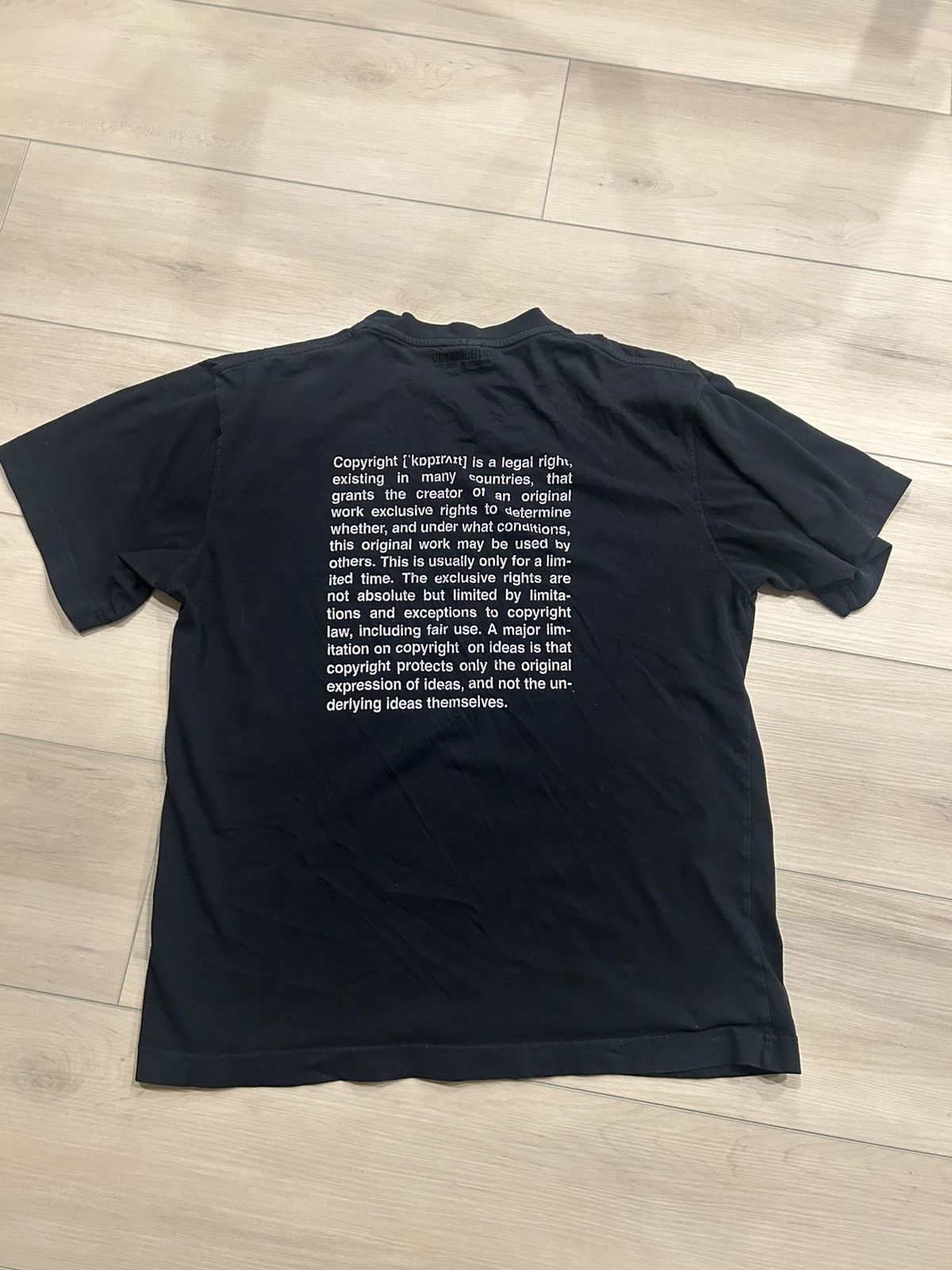 Vetements Vetements copyright tshirt Size US L / EU 52-54 / 3 - 3 Thumbnail