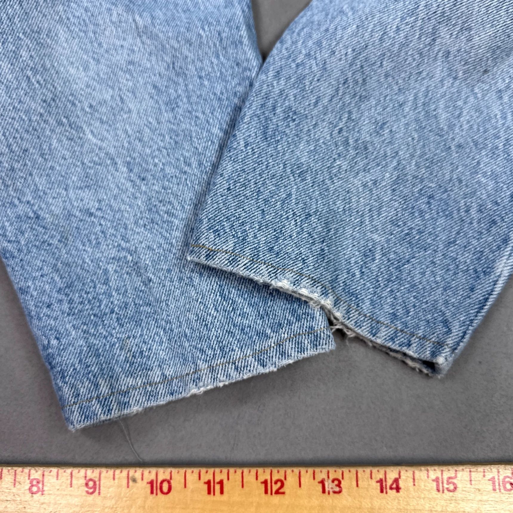 Levi's VINTAGE Levi's 550 Jeans Men 28x26 Blue Made USA Light 90s Relaxed Denim Tapered 5-Pocket Womens? Size US 28 / EU 44 - 7 Thumbnail