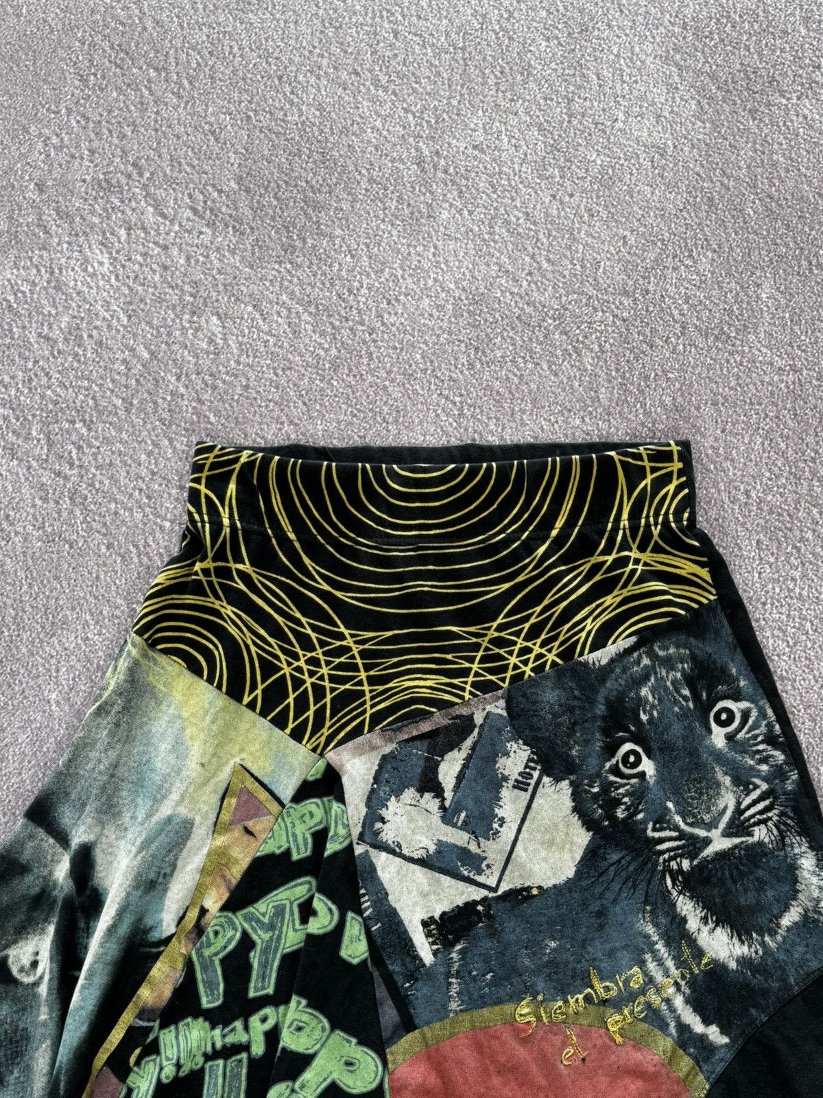 Japanese Brand 2000’s Aesthetic Y2K Desigual Graphic Skirt Size 30" / US 8 / IT 44 - 2 Thumbnail